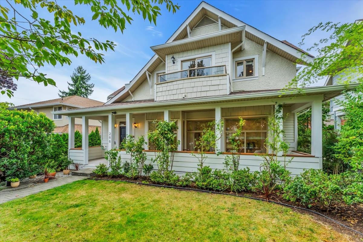 266 17TH, North Vancouver, British Columbia V7M 1V6, 4 Bedrooms Bedrooms, ,3 BathroomsBathrooms,Residential Attached,For Sale,17TH,R2872263