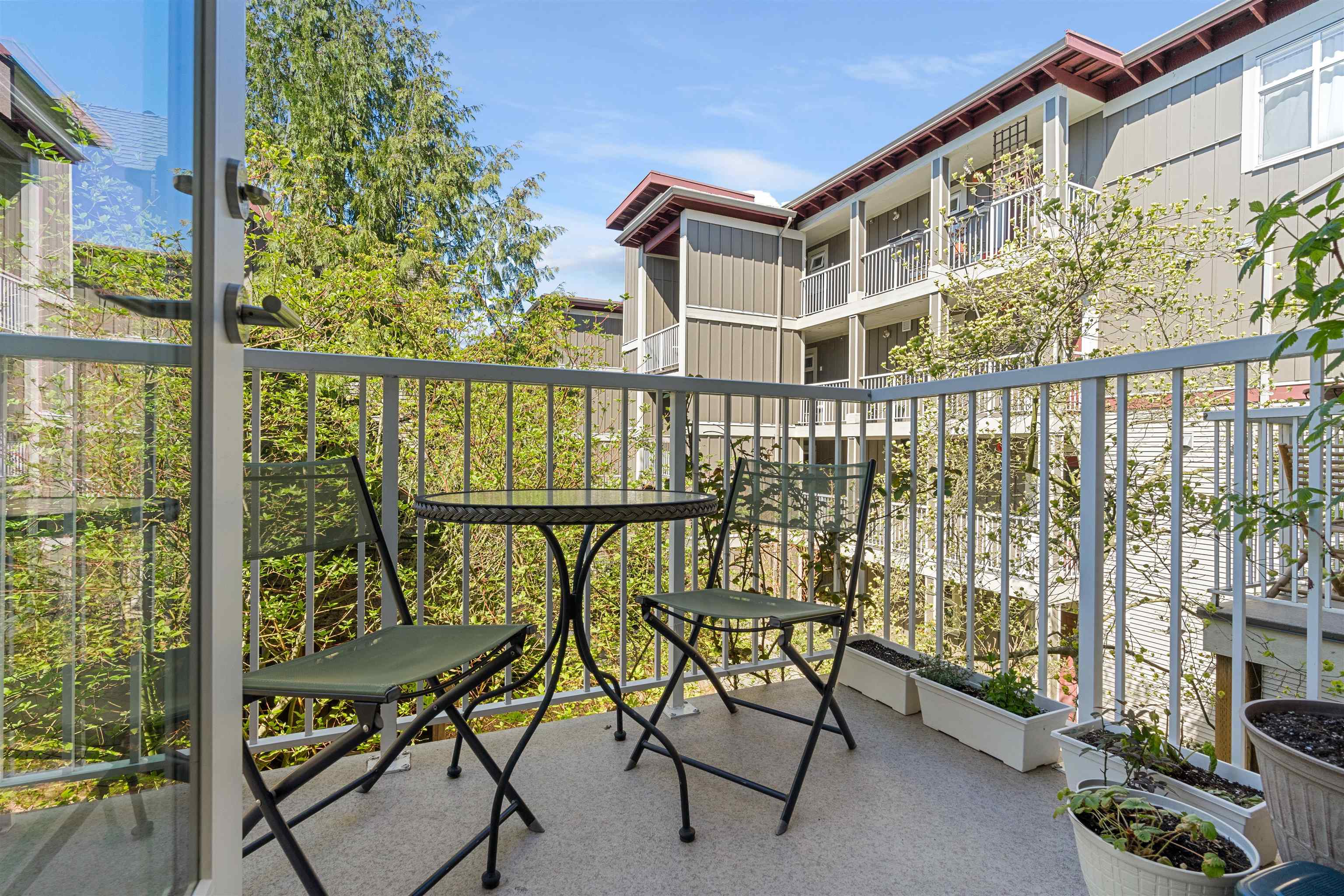 4272 ALBERT, Burnaby, British Columbia V5C 2E8, 2 Bedrooms Bedrooms, ,1 BathroomBathrooms,Residential Attached,For Sale,ALBERT,R2872321