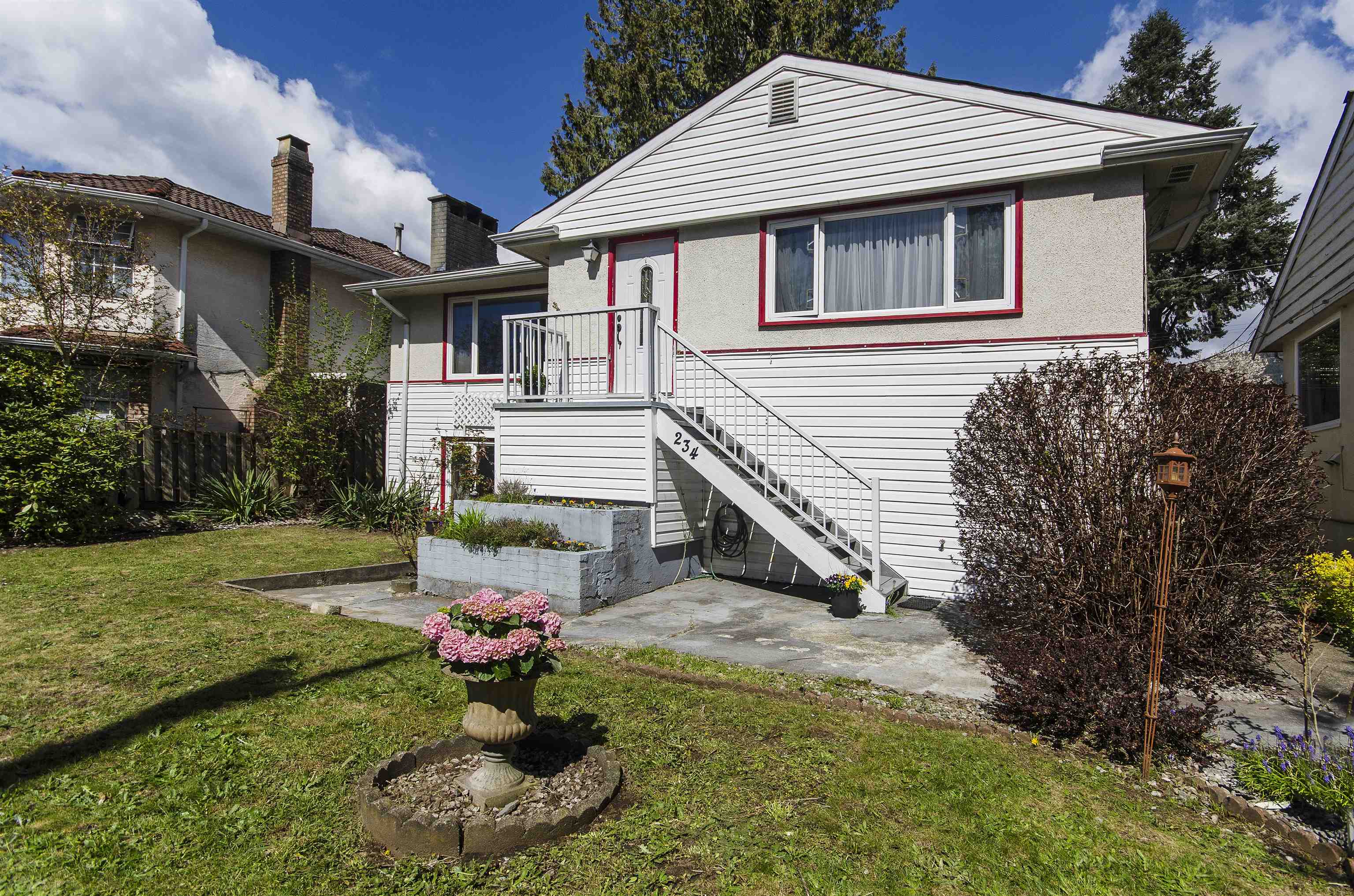 234 W23RD STREET, North Vancouver, British Columbia, 4 Bedrooms Bedrooms, ,2 BathroomsBathrooms,Residential Detached,For Sale,R2872411