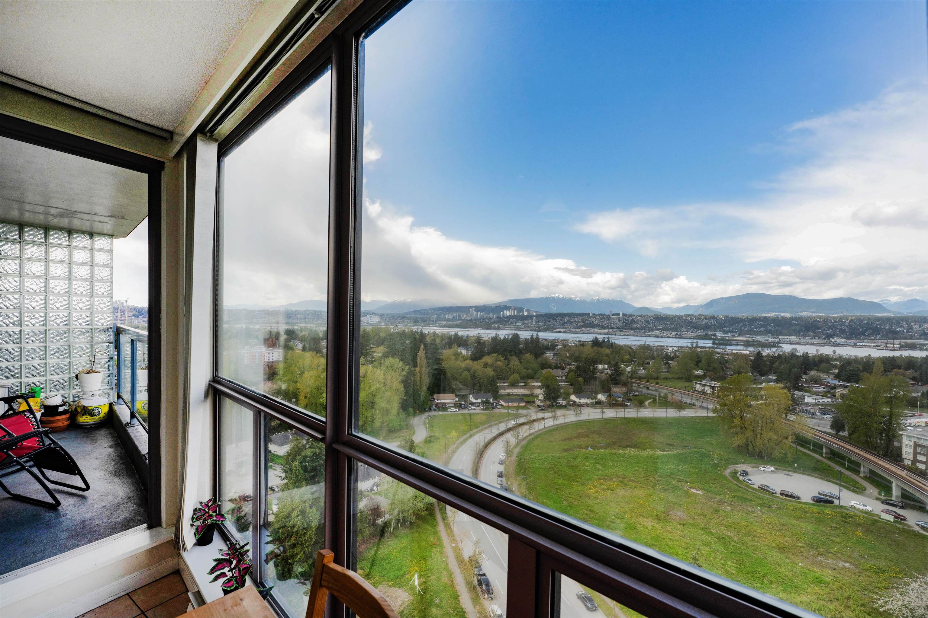 1906-10899 UNIVERSITY DRIVE, Surrey, British Columbia, 2 Bedrooms Bedrooms, ,2 BathroomsBathrooms,Residential Attached,For Sale,R2872440