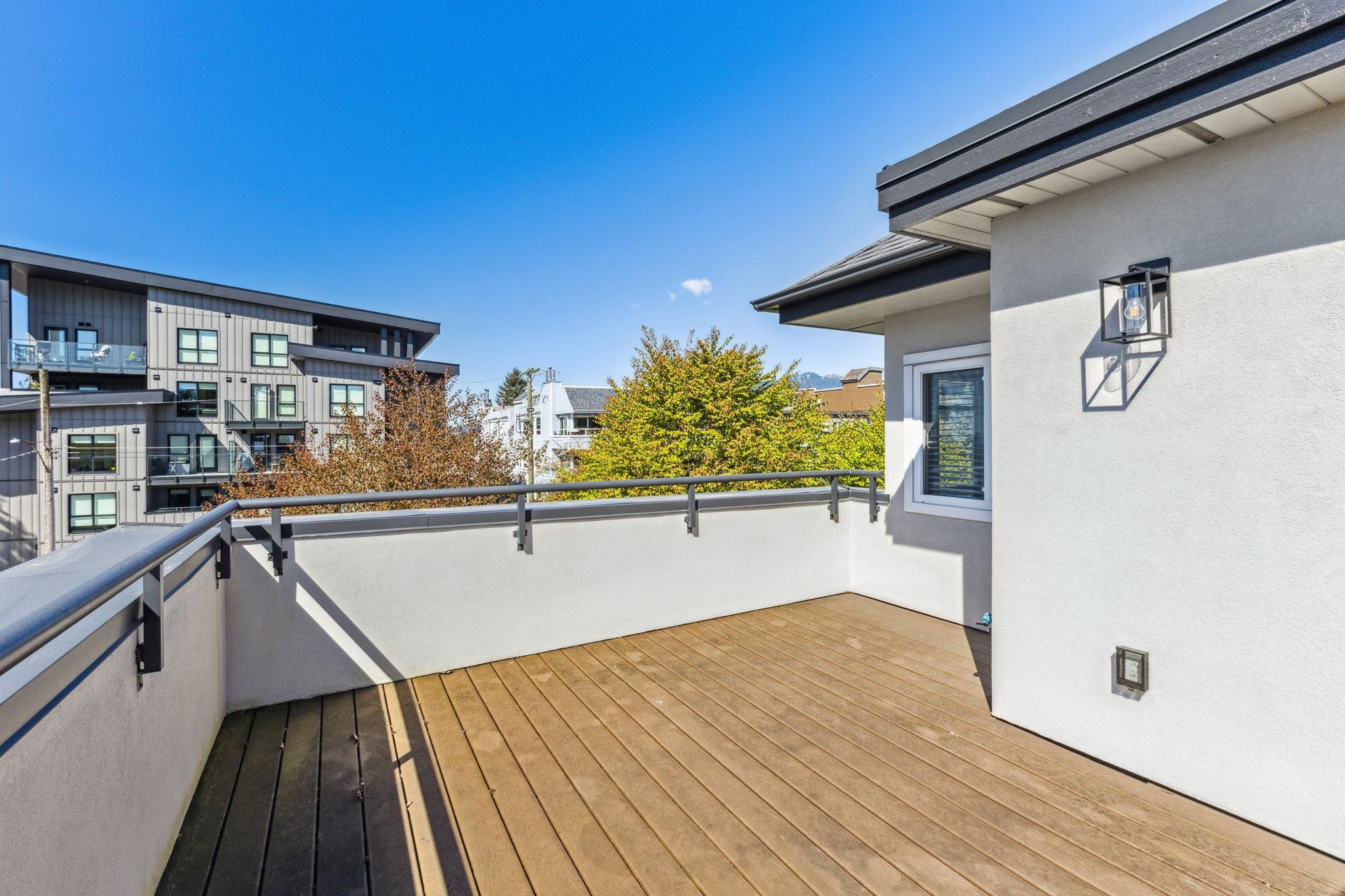 Listing image of 2606 LONSDALE AVENUE