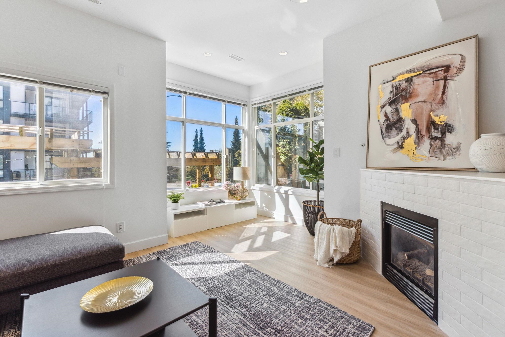 Listing image of 2606 LONSDALE AVENUE