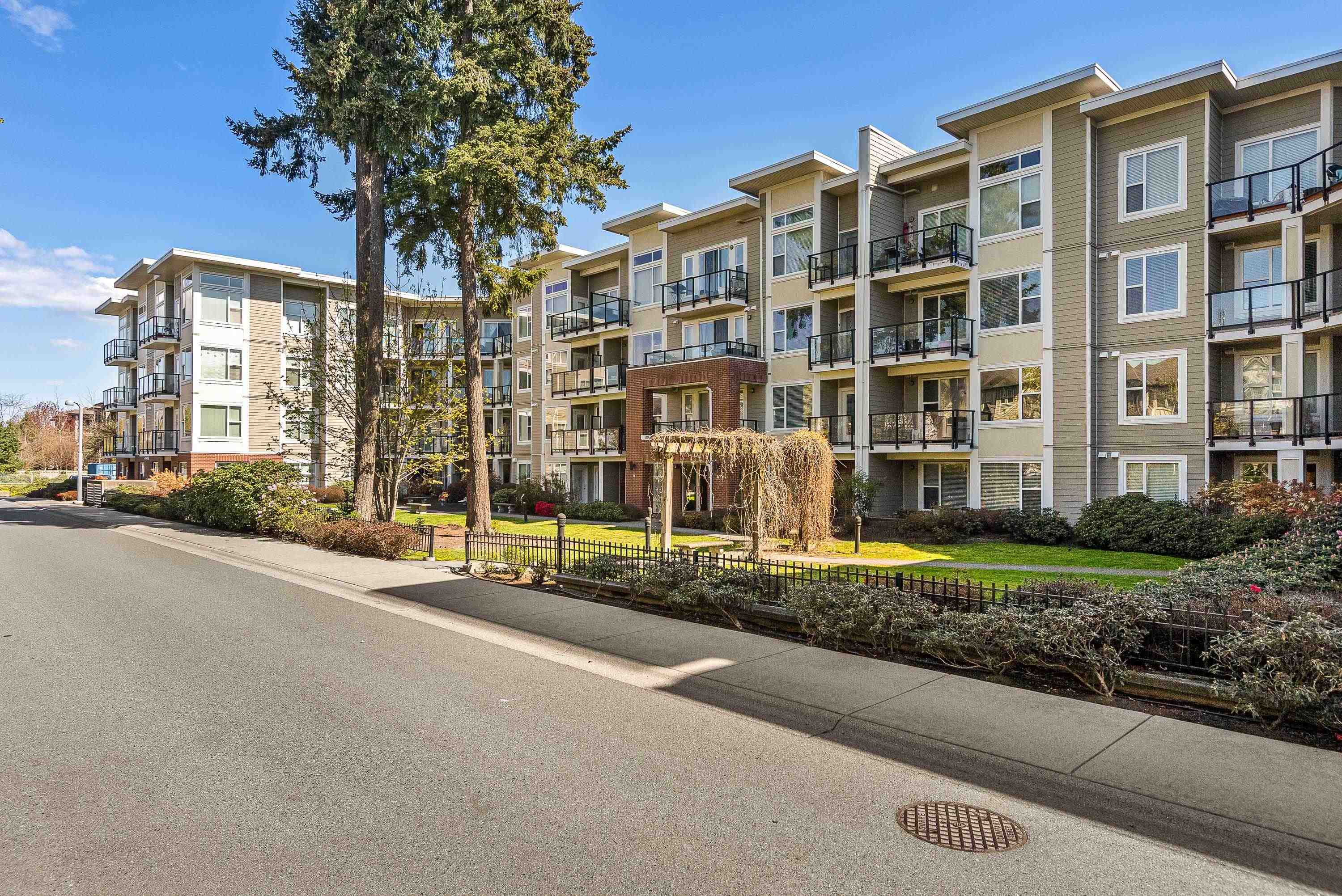 412-15956 86A AVENUE, Surrey, British Columbia, 2 Bedrooms Bedrooms, ,2 BathroomsBathrooms,Residential Attached,For Sale,R2872579