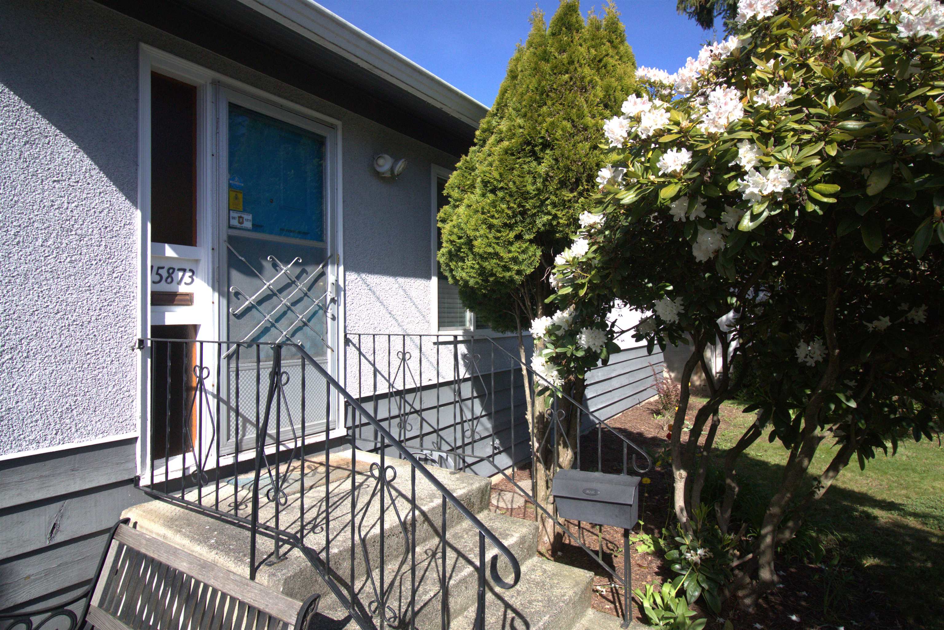 15873 VINE AVENUE, White Rock, British Columbia House/Single Family, 2 Bedrooms, 1 Bathroom, Residential Detached,For Sale, MLS-R2872586