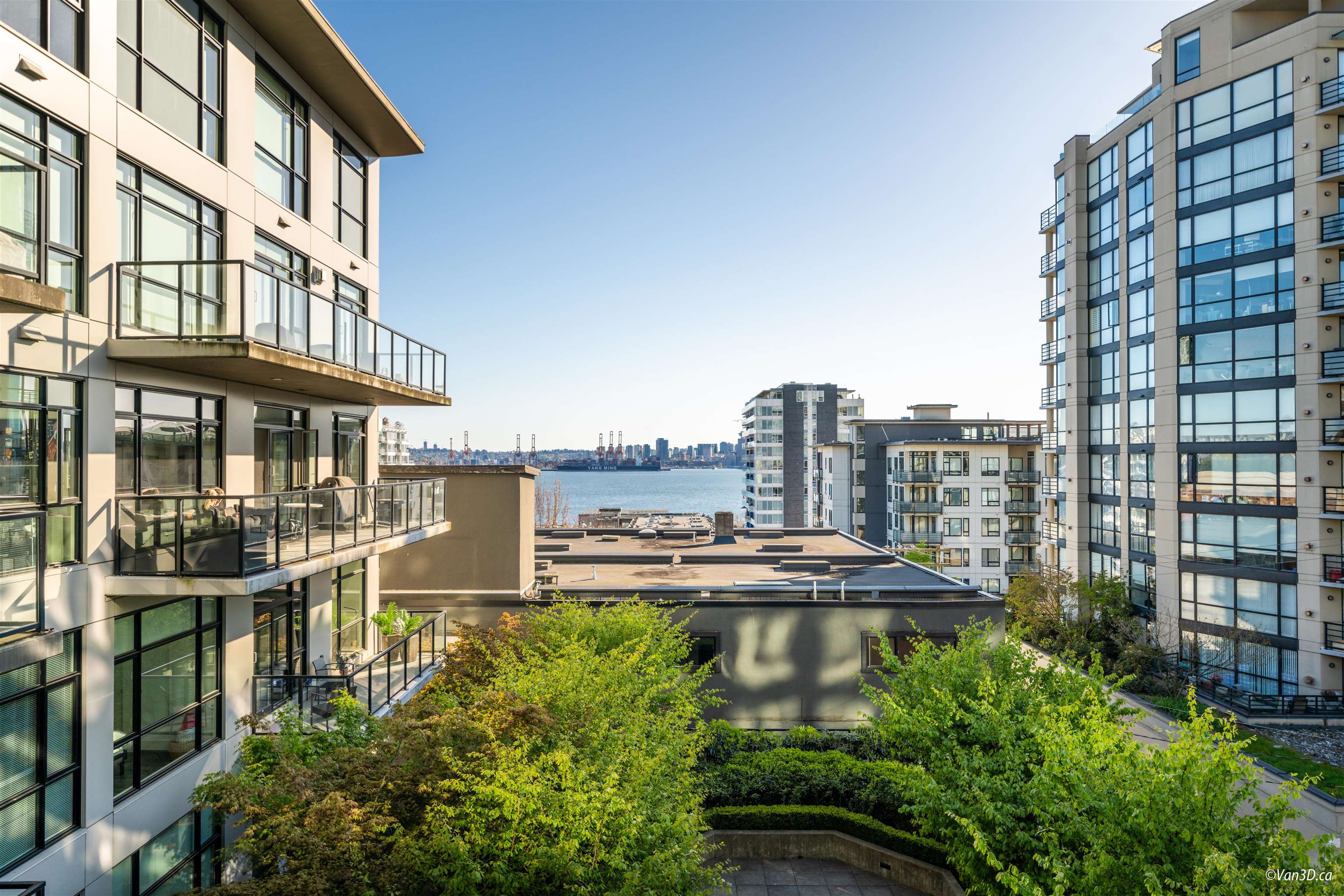 105 2ND, North Vancouver, British Columbia V7M 0E3, 1 Bedroom Bedrooms, ,1 BathroomBathrooms,Residential Attached,For Sale,2ND,R2872966