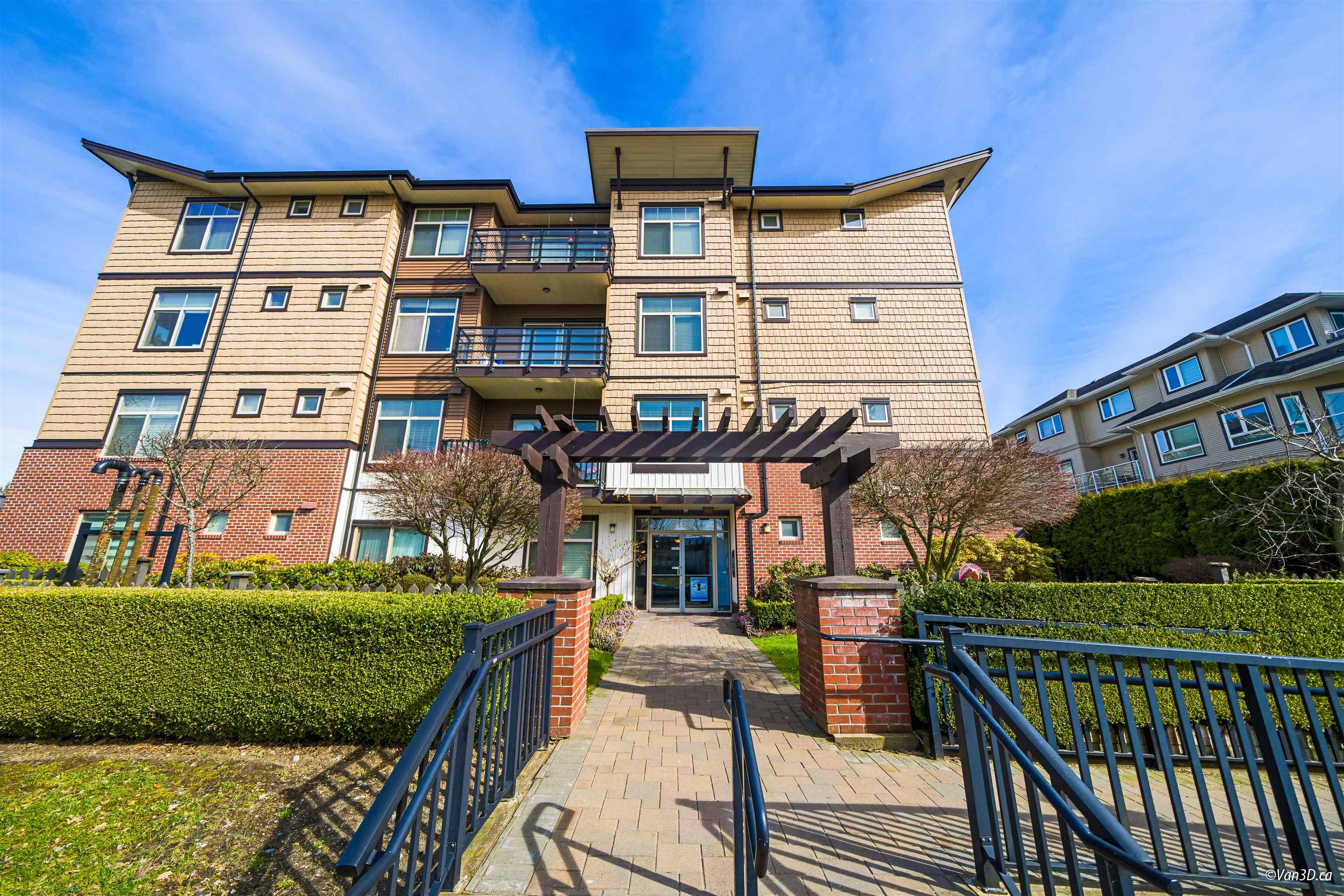 308-8168 120A STREET, Surrey, British Columbia, 2 Bedrooms Bedrooms, ,2 BathroomsBathrooms,Residential Attached,For Sale,R2873001