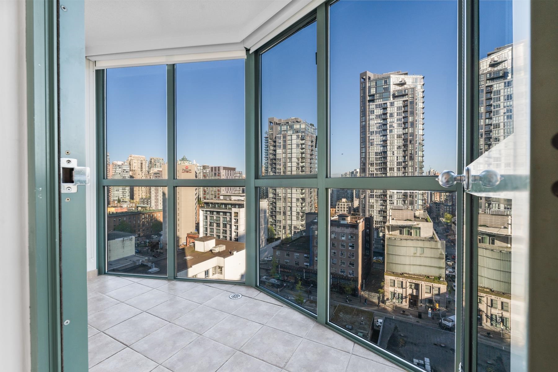 1204-1188 HOWE STREET, Vancouver, British Columbia, 1 Bedroom Bedrooms, ,1 BathroomBathrooms,Residential Attached,For Sale,R2873162
