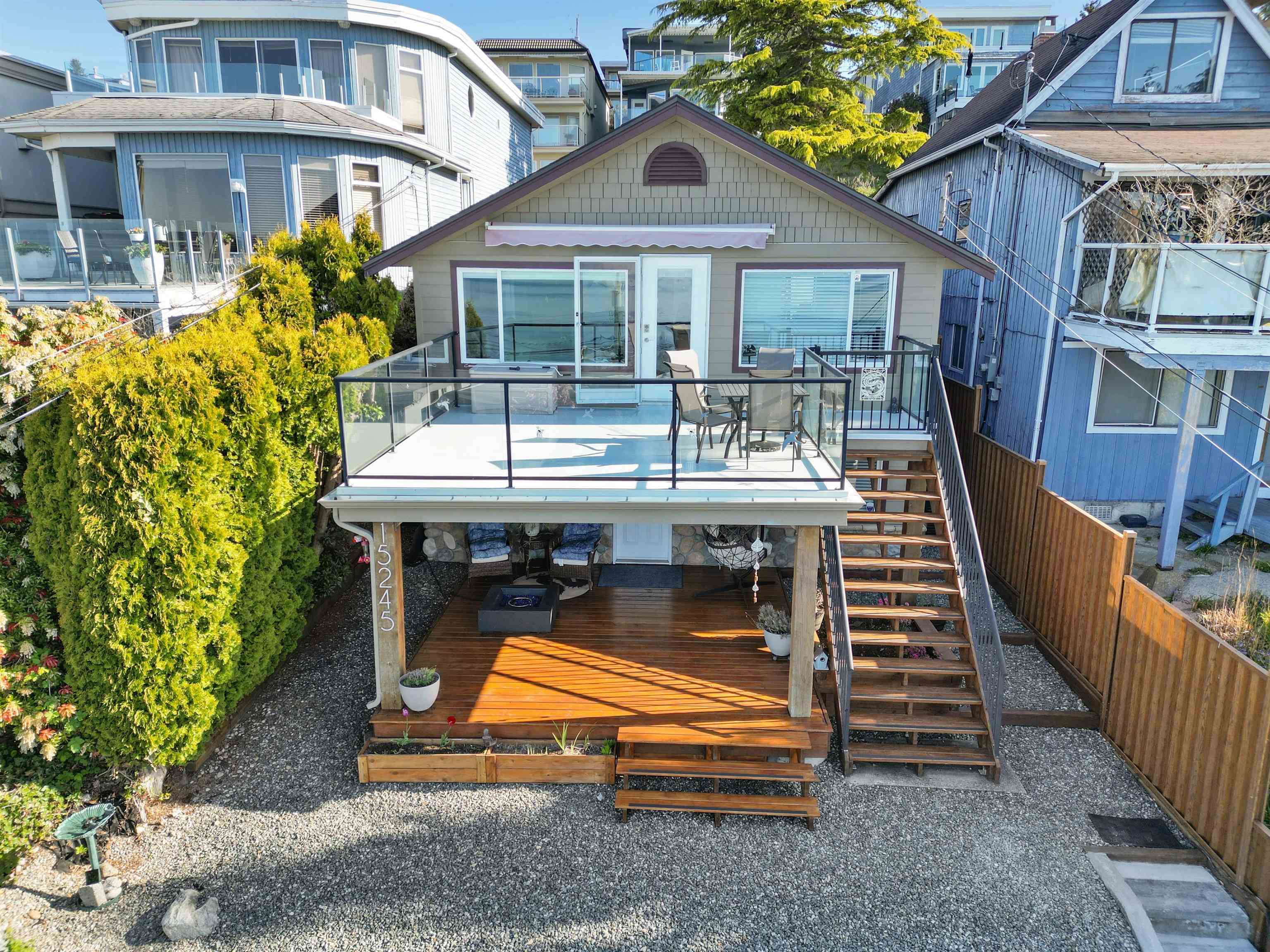 15245 VICTORIA AVENUE, White Rock, British Columbia House/Single Family, 2 Bedrooms, 2 Bathrooms, Residential Detached,For Sale, MLS-R2873207