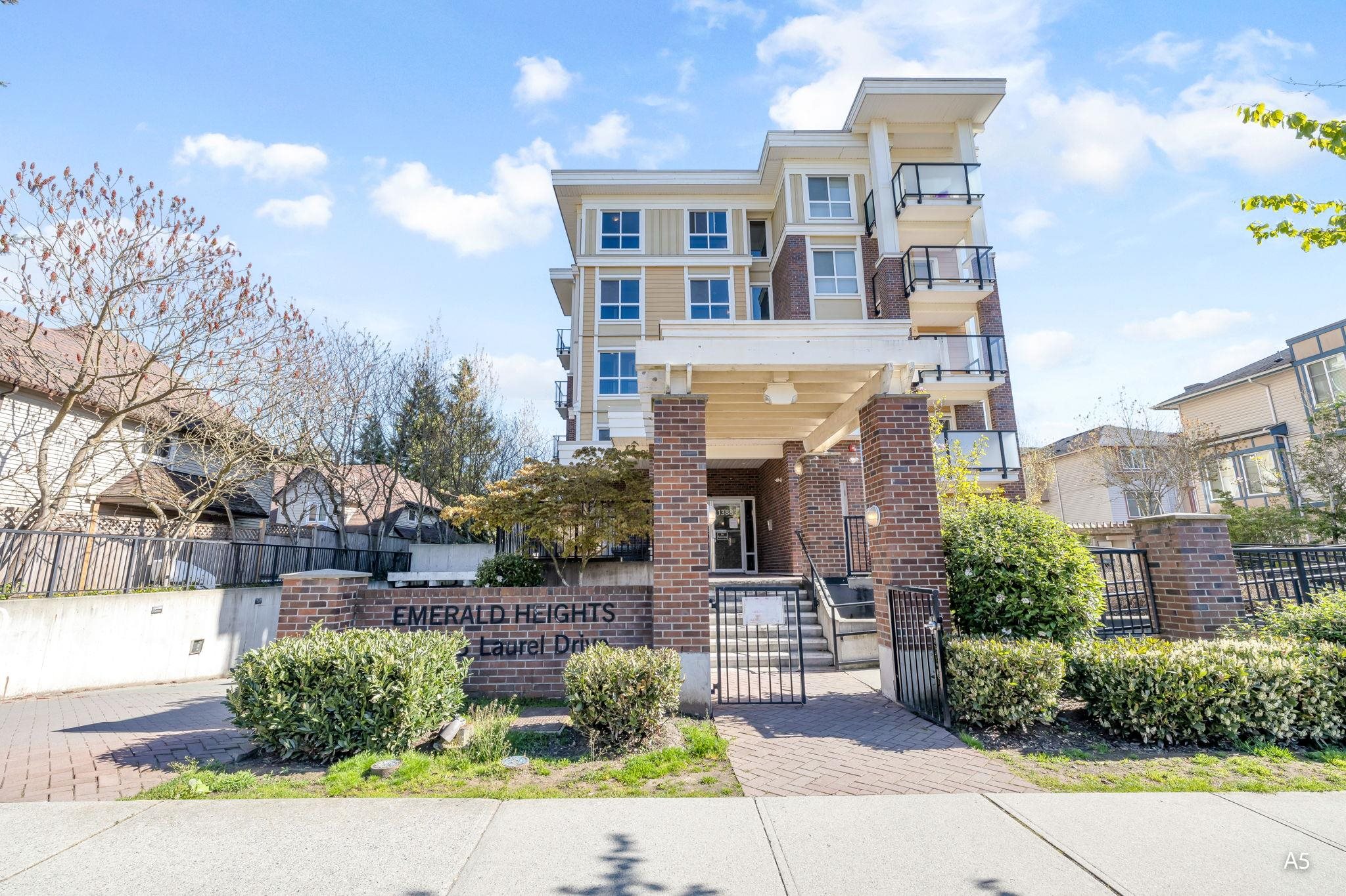 817-13883 LAUREL DRIVE, Surrey, British Columbia V3T 1A8, 1 Bedroom Bedrooms, ,1 BathroomBathrooms,Residential Attached,For Sale,R2873345