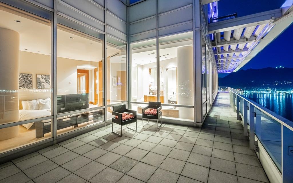 PH4201-1077 WCORDOVA STREET, Vancouver, British Columbia, 3 Bedrooms Bedrooms, ,5 BathroomsBathrooms,Residential Attached,For Sale,R2873527