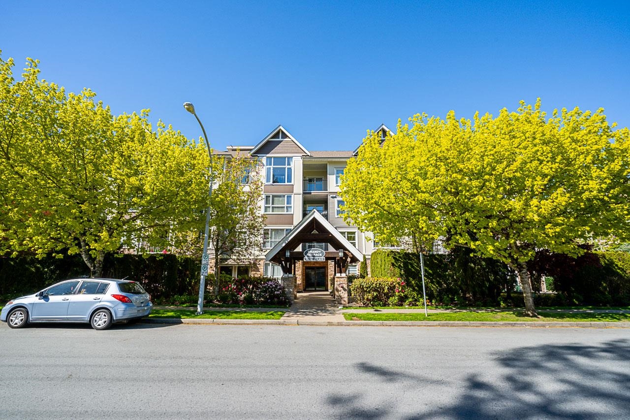 305-15265 17A AVENUE, Surrey, British Columbia, 2 Bedrooms Bedrooms, ,2 BathroomsBathrooms,Residential Attached,For Sale,R2873538