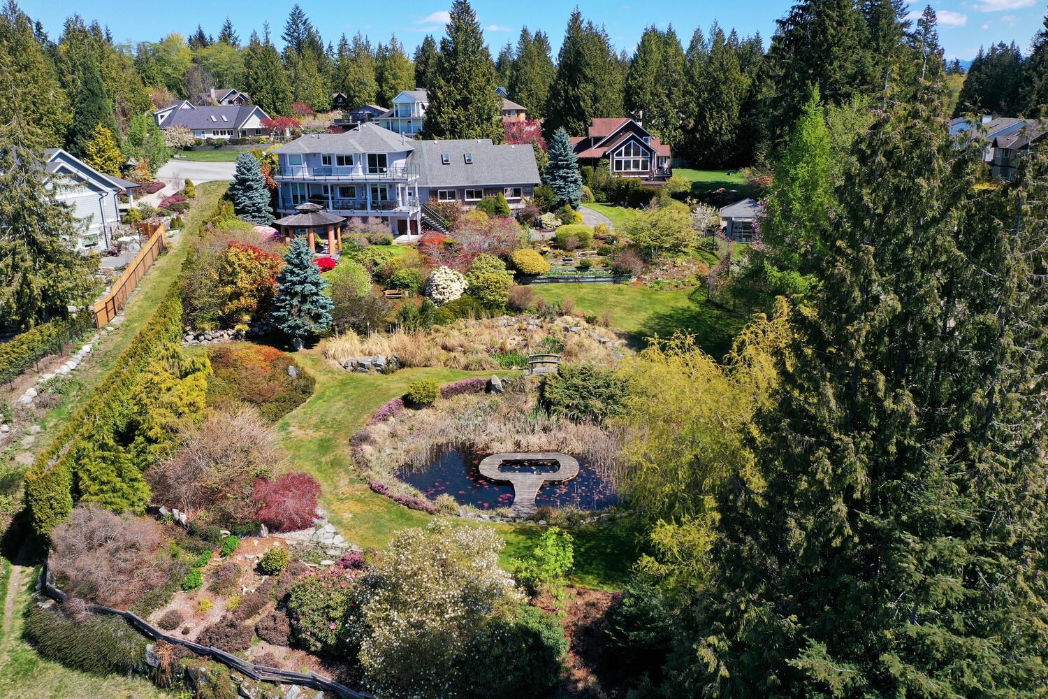 Gibsons & Area House/Single Family for sale:  5 bedroom 3,820 sq.ft. (Listed 2024-04-22)
