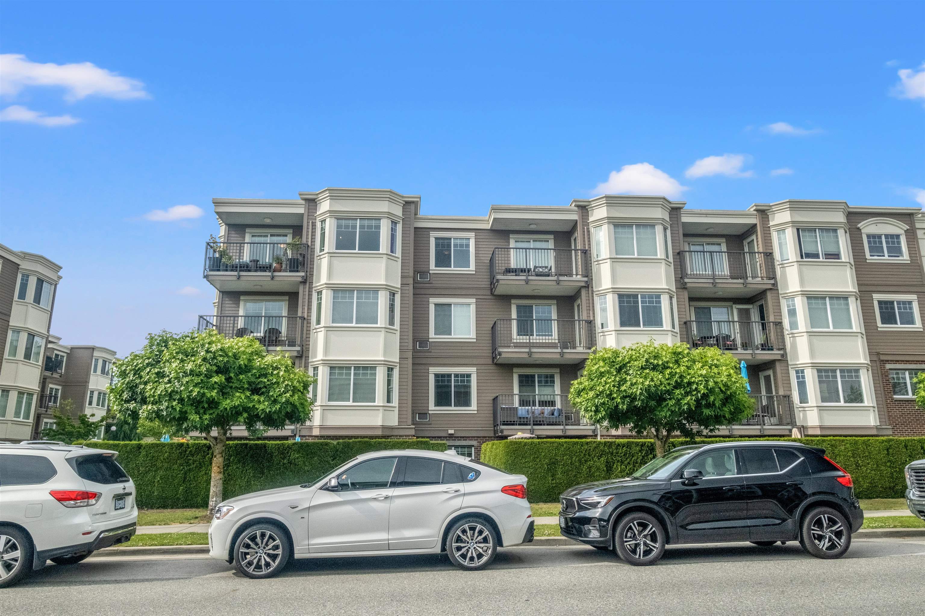 15389 ROPER, White Rock, British Columbia V4B 2G2, 2 Bedrooms Bedrooms, ,2 BathroomsBathrooms,Residential Attached,For Sale,ROPER,R2873838