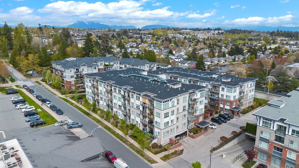212-6468 195A STREET, Surrey, British Columbia V4N 6R6, 1 Bedroom Bedrooms, ,1 BathroomBathrooms,Residential Attached,For Sale,R2874090