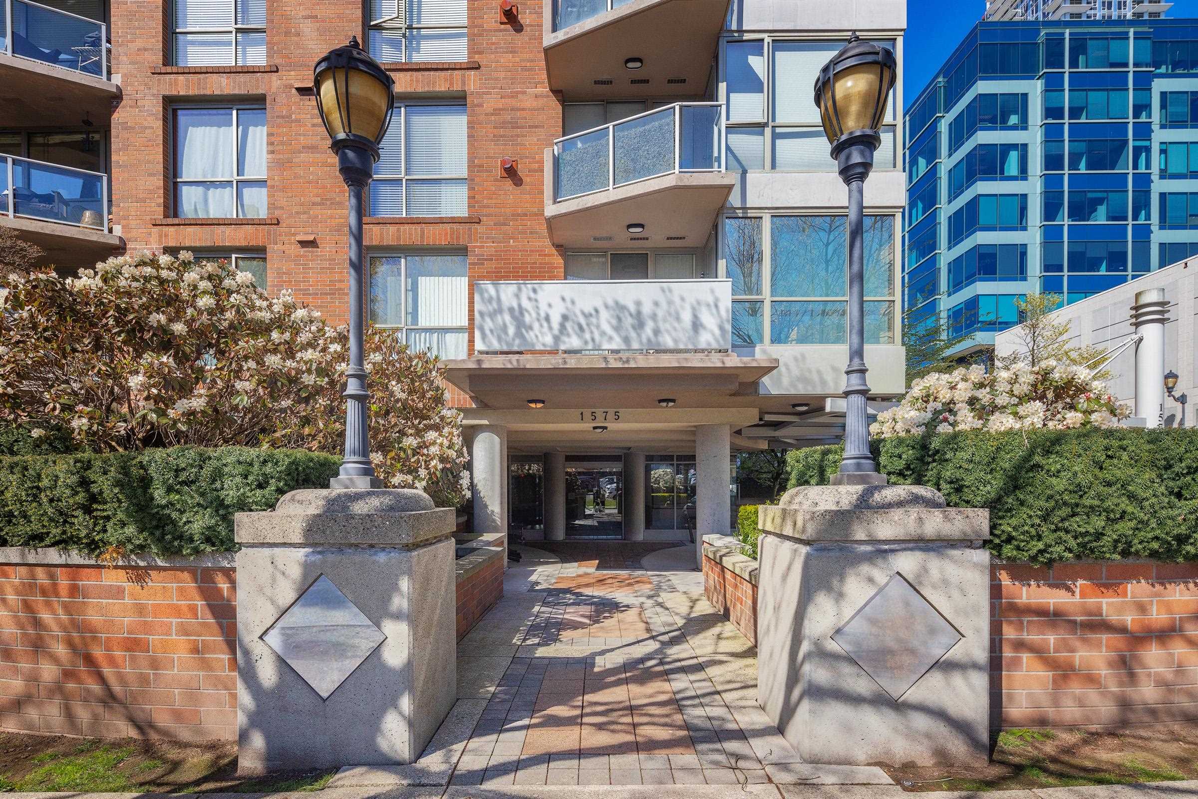 1003-1575 W10TH AVENUE, Vancouver, British Columbia, 1 Bedroom Bedrooms, ,1 BathroomBathrooms,Residential Attached,For Sale,R2874135