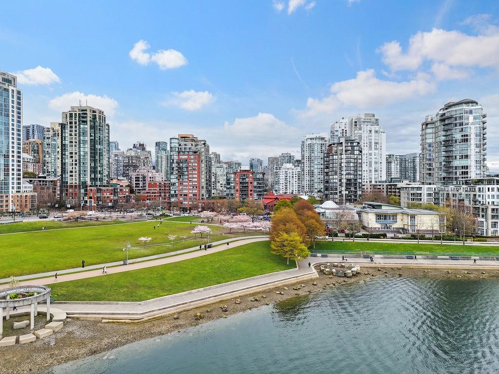 3F-139 DRAKE STREET, Vancouver, British Columbia, 2 Bedrooms Bedrooms, ,2 BathroomsBathrooms,Residential Attached,For Sale,R2874512