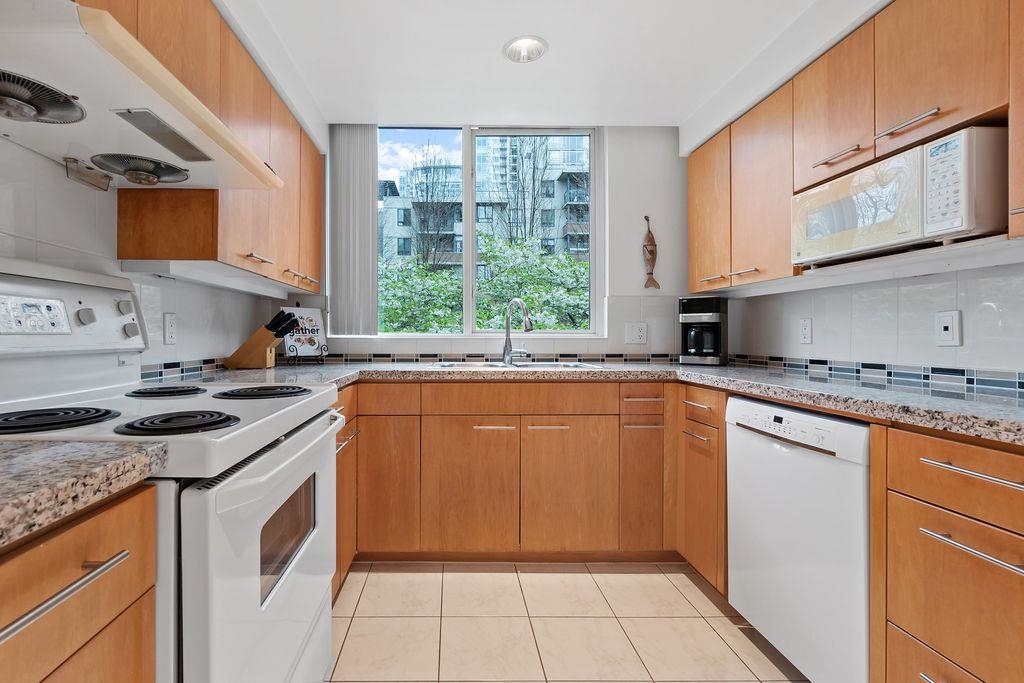 3F-139 DRAKE STREET, Vancouver, British Columbia, 2 Bedrooms Bedrooms, ,2 BathroomsBathrooms,Residential Attached,For Sale,R2874512