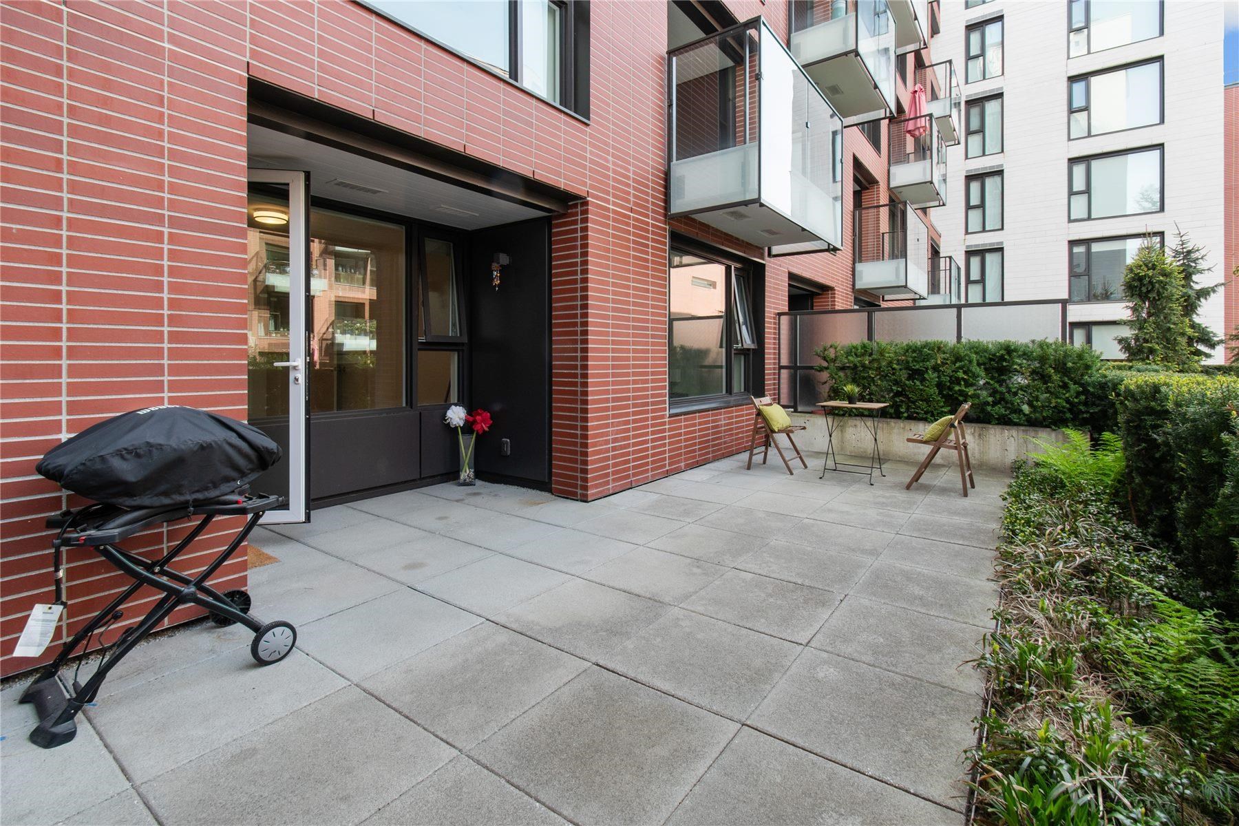 1561 57TH, Vancouver, British Columbia V6P 0H5, 2 Bedrooms Bedrooms, ,2 BathroomsBathrooms,Residential Attached,For Sale,57TH,R2874608