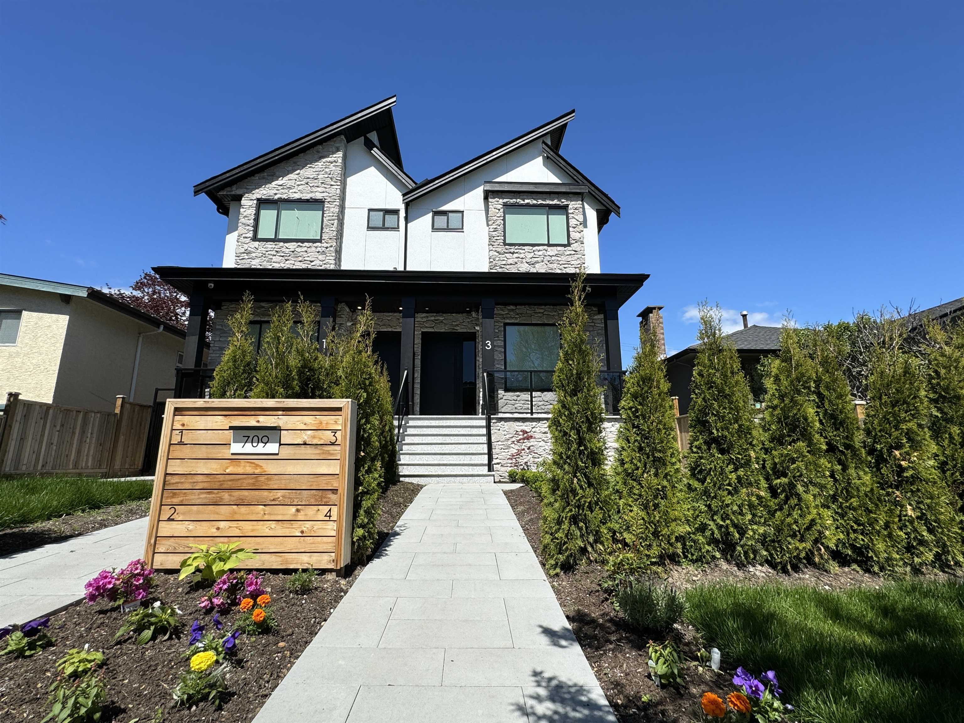 709 69TH, Vancouver, British Columbia V6P 2W2, 5 Bedrooms Bedrooms, ,3 BathroomsBathrooms,Residential Attached,For Sale,69TH,R2874830