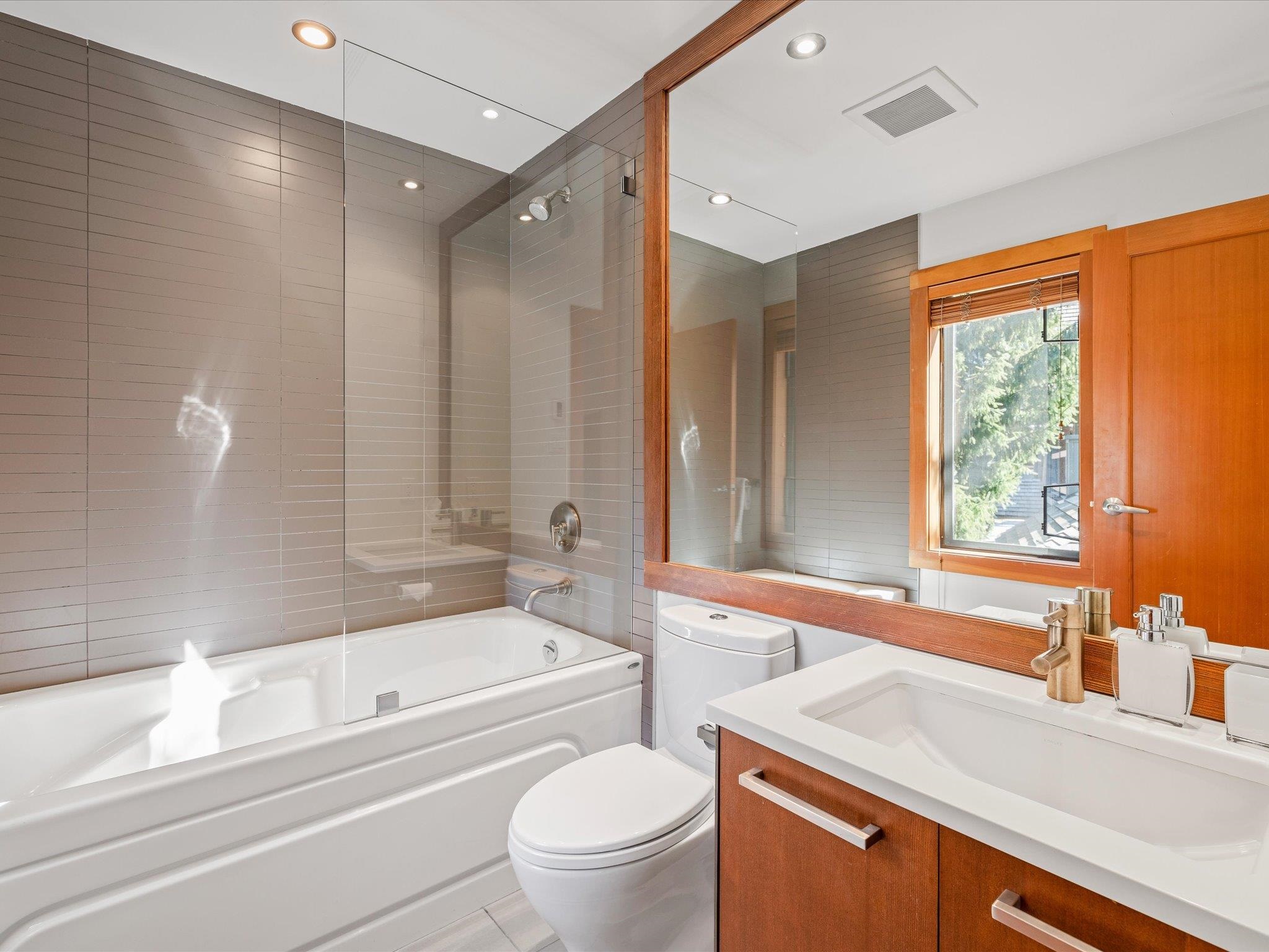 4622 MONTEBELLO, Whistler, British Columbia V8E 0Z4, 3 Bedrooms Bedrooms, ,2 BathroomsBathrooms,Residential Attached,For Sale,MONTEBELLO,R2875527
