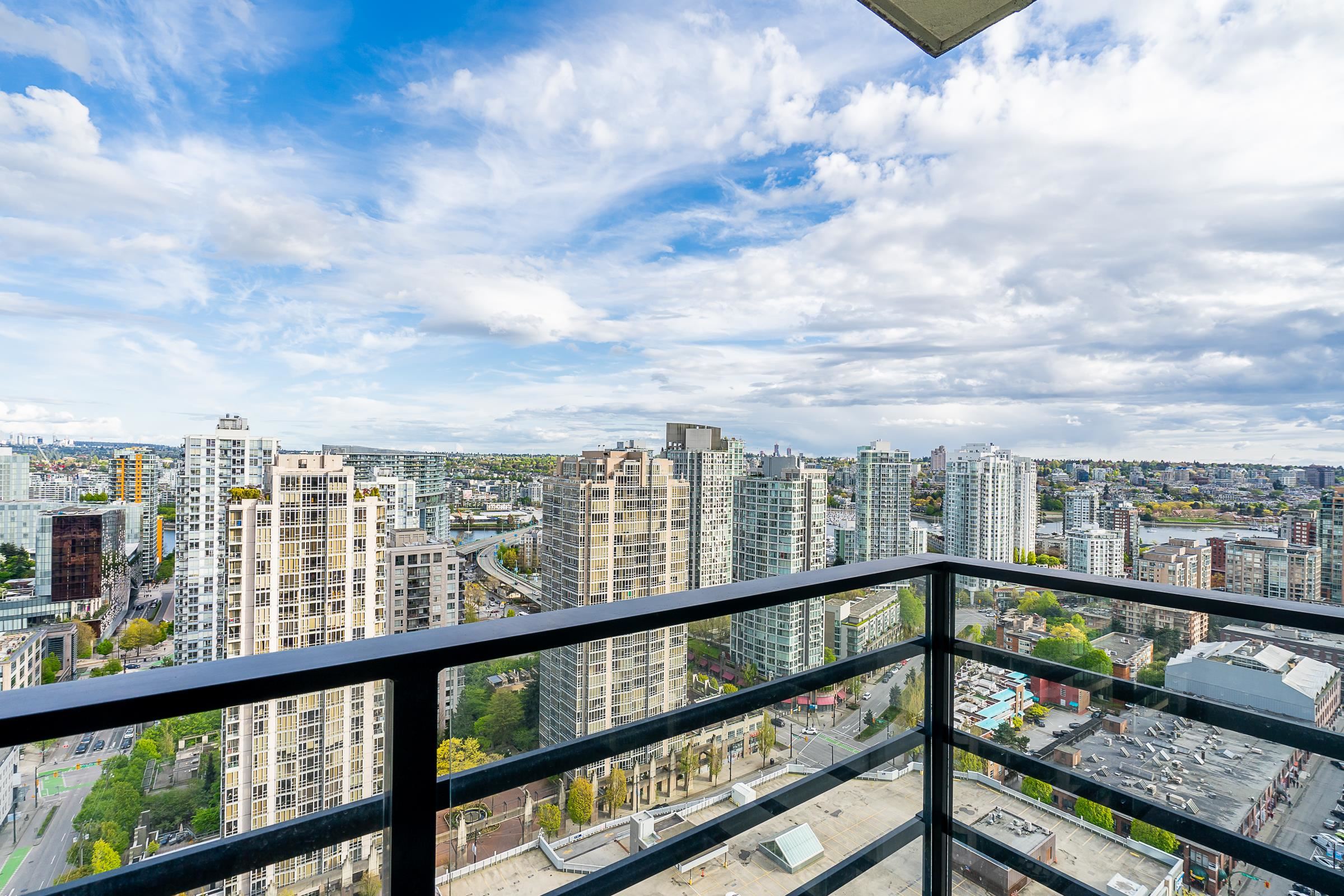 909 MAINLAND, Vancouver, British Columbia V6B 1S3, 2 Bedrooms Bedrooms, ,2 BathroomsBathrooms,Residential Attached,For Sale,MAINLAND,R2875678