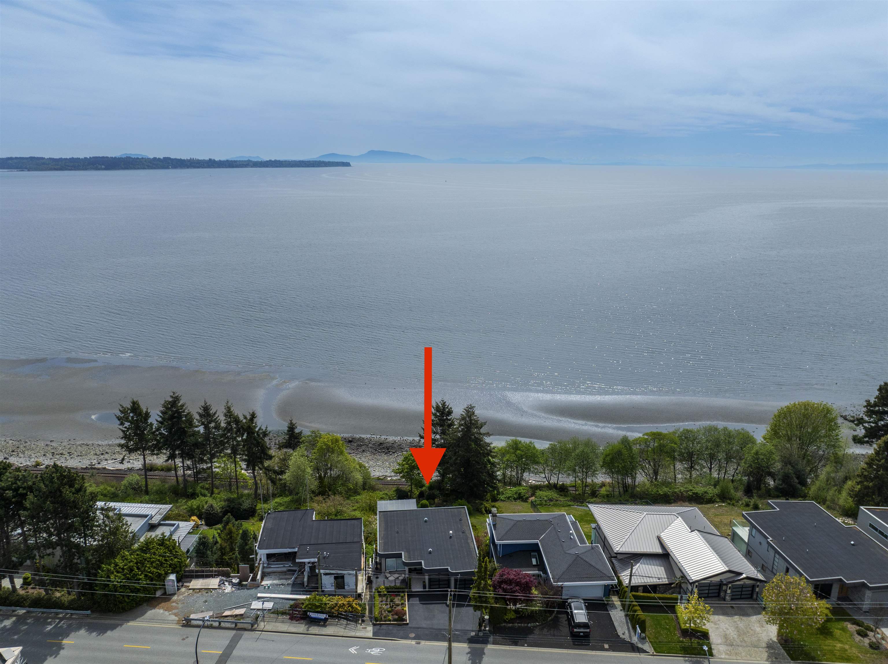 14336 MARINE DRIVE, White Rock, British Columbia V4B 1B1, 4 Bedrooms Bedrooms, ,4 BathroomsBathrooms,Residential Detached,For Sale,R2875720