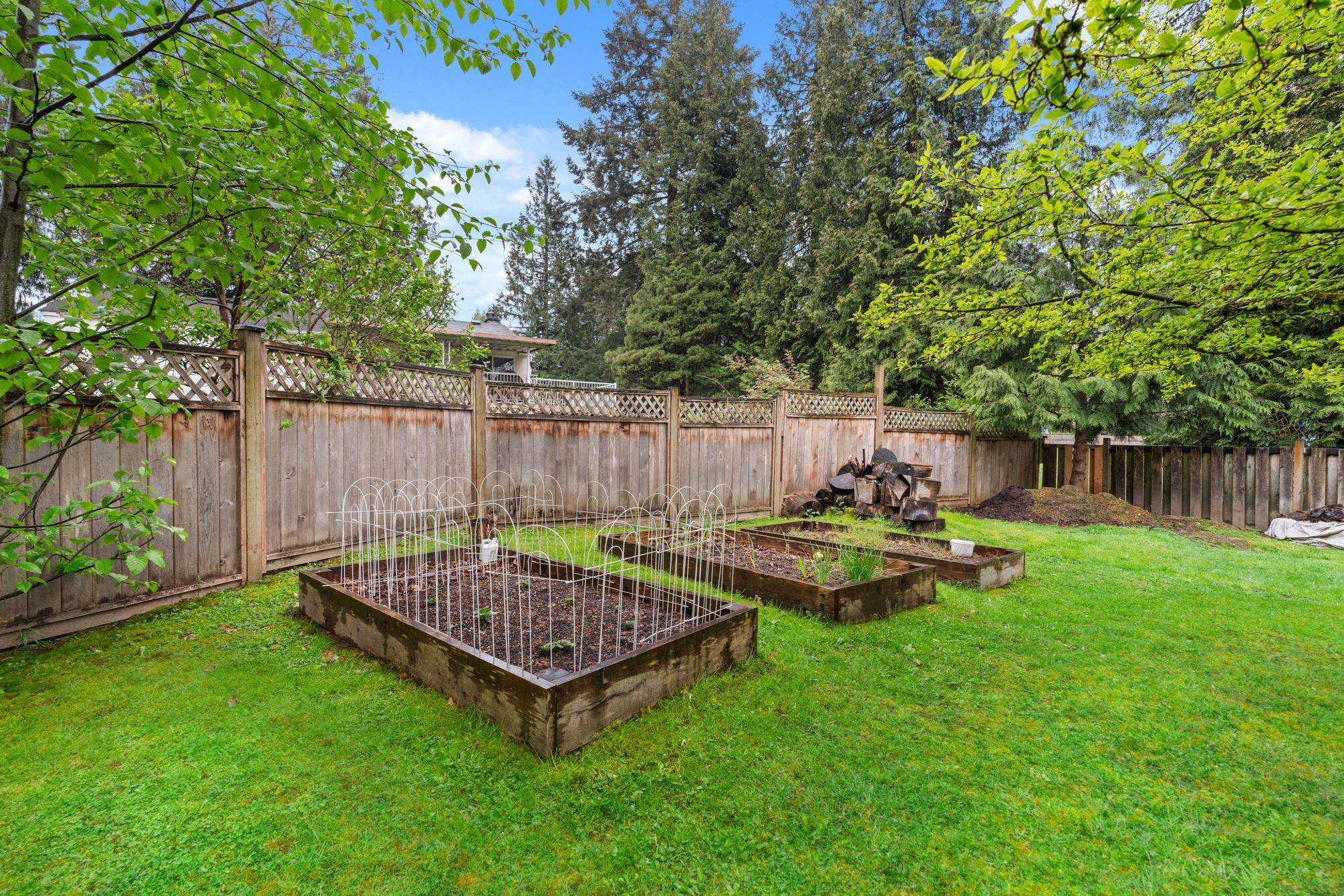 Listing image of 21676 SPRING CRESCENT