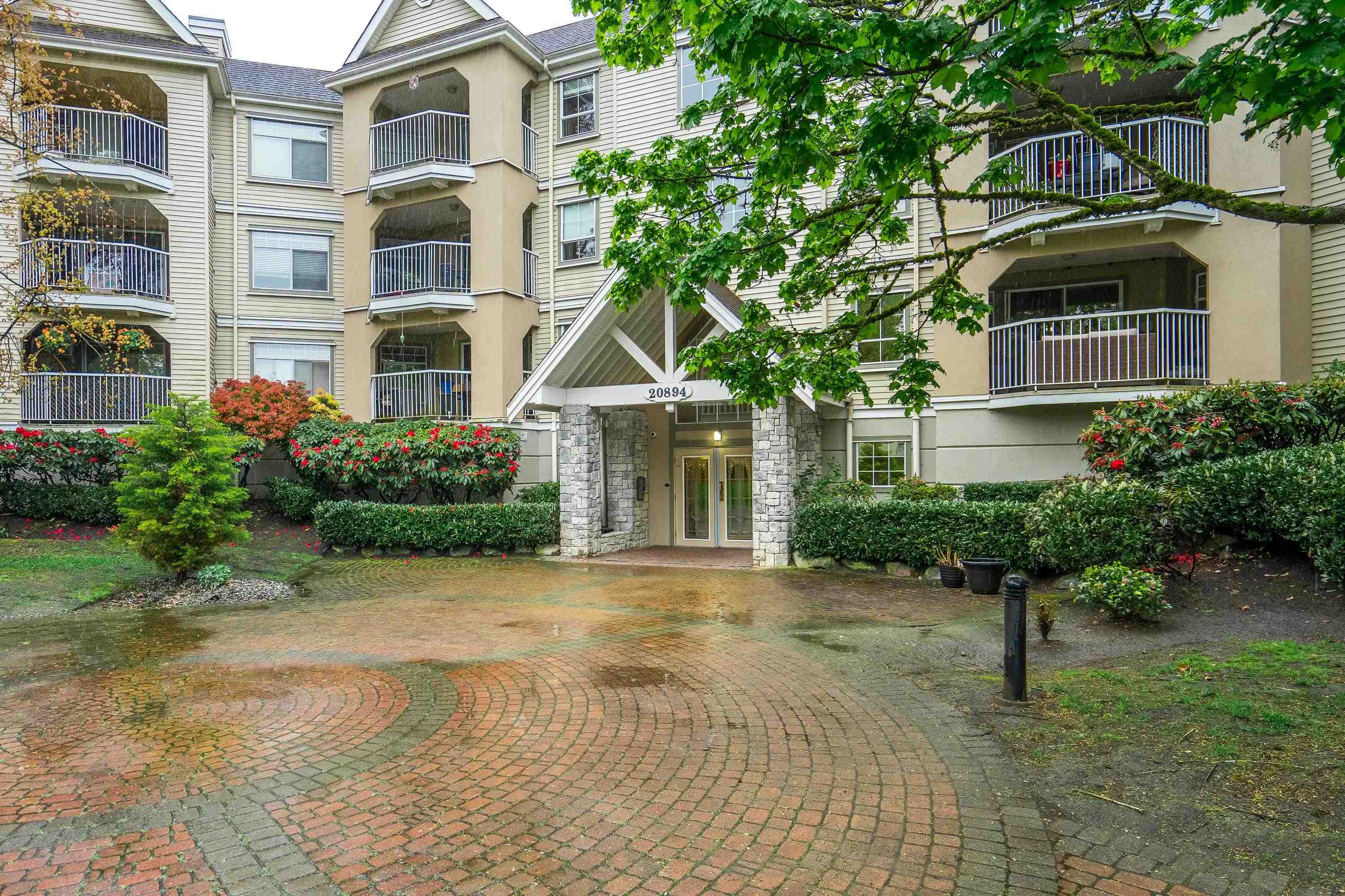 20894 57, Langley, British Columbia V3A 8M7, 2 Bedrooms Bedrooms, ,2 BathroomsBathrooms,Residential Attached,For Sale,57,R2875774