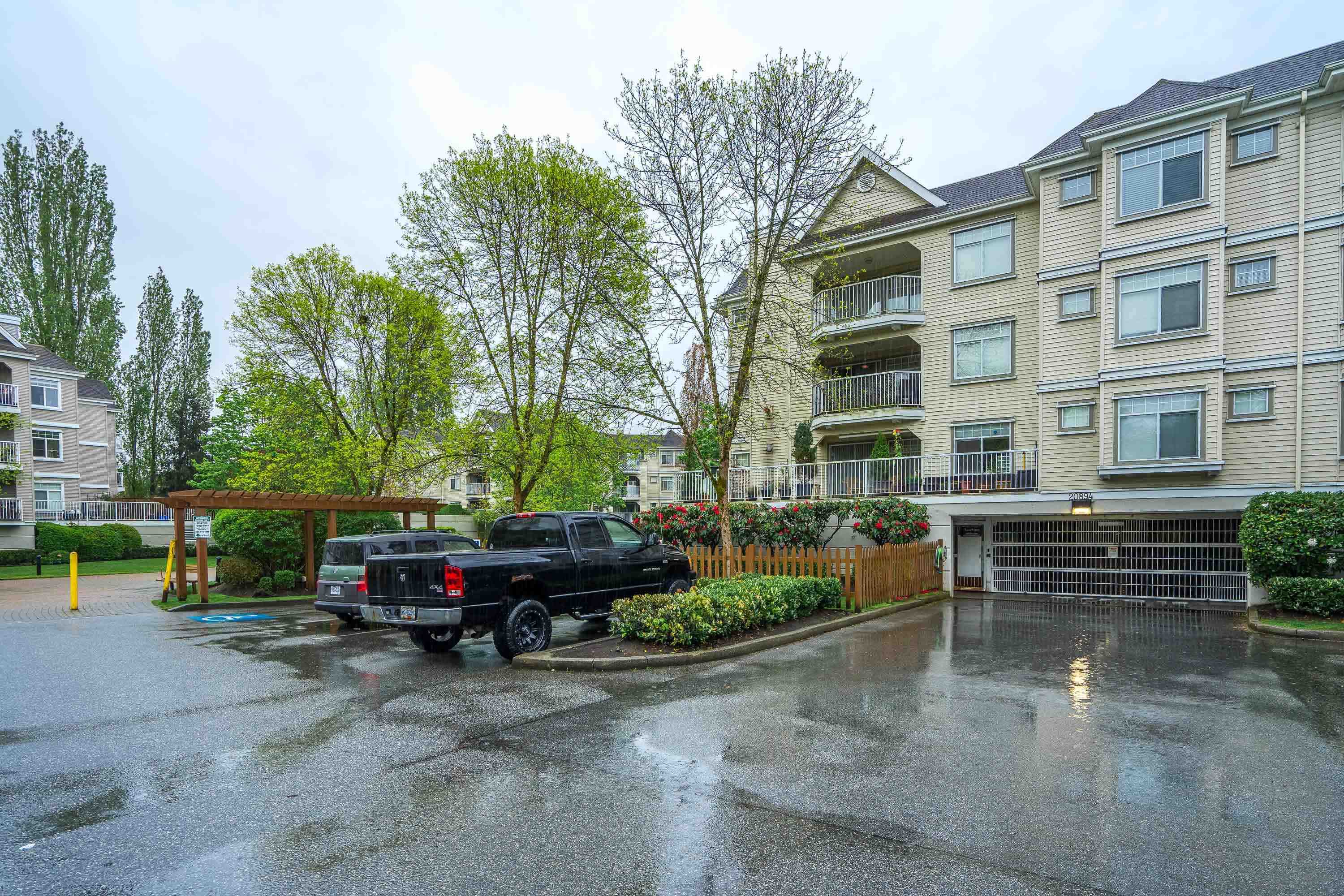 20894 57, Langley, British Columbia V3A 8M7, 2 Bedrooms Bedrooms, ,2 BathroomsBathrooms,Residential Attached,For Sale,57,R2875774