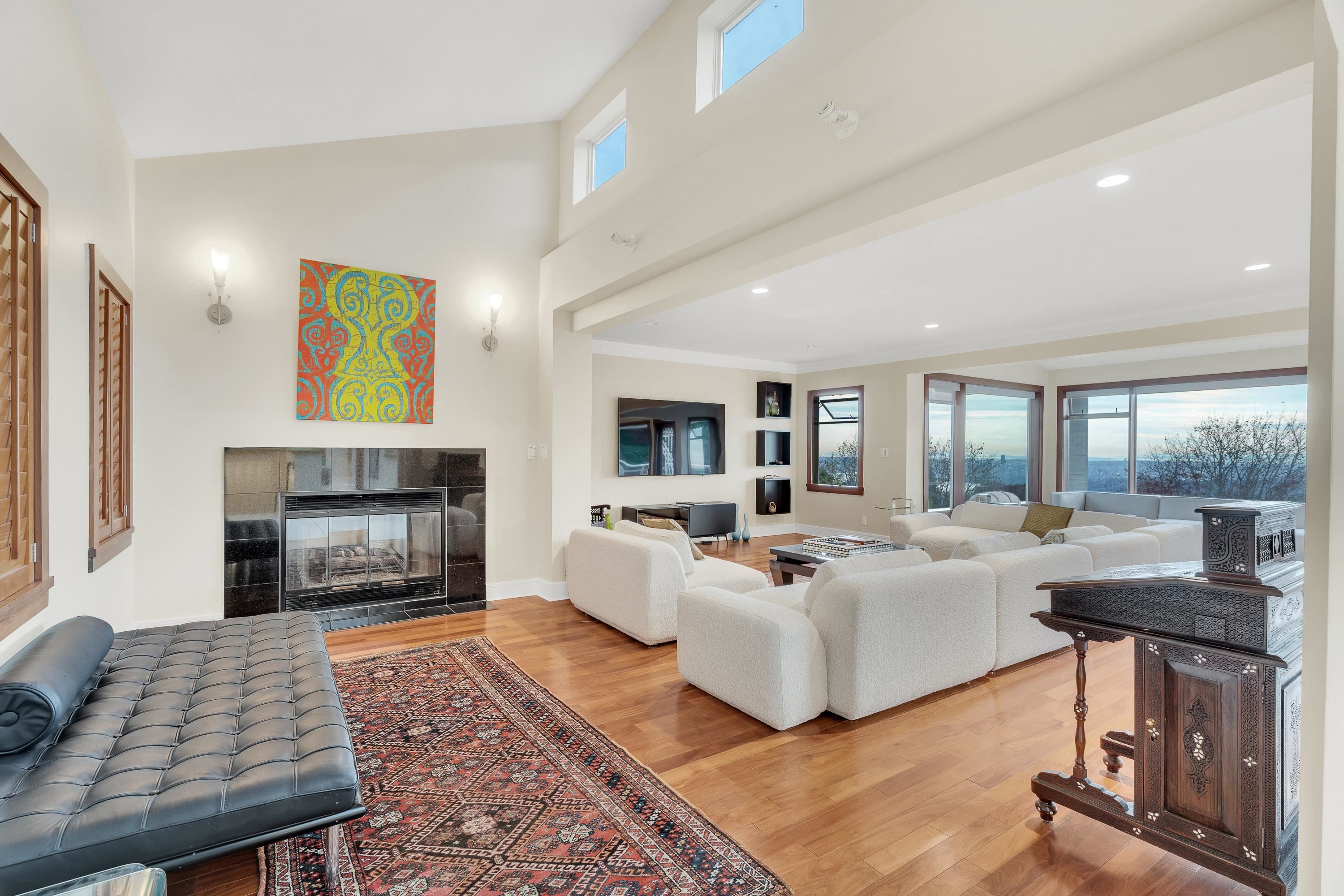 Listing image of 1035 KING GEORGES WAY