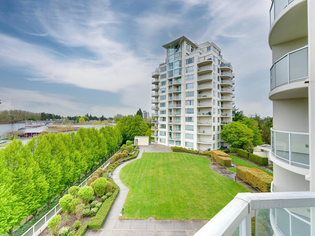 602-7760 GRANVILLE AVENUE, Richmond, British Columbia, 1 Bedroom Bedrooms, ,2 BathroomsBathrooms,Residential Attached,For Sale,R2876051