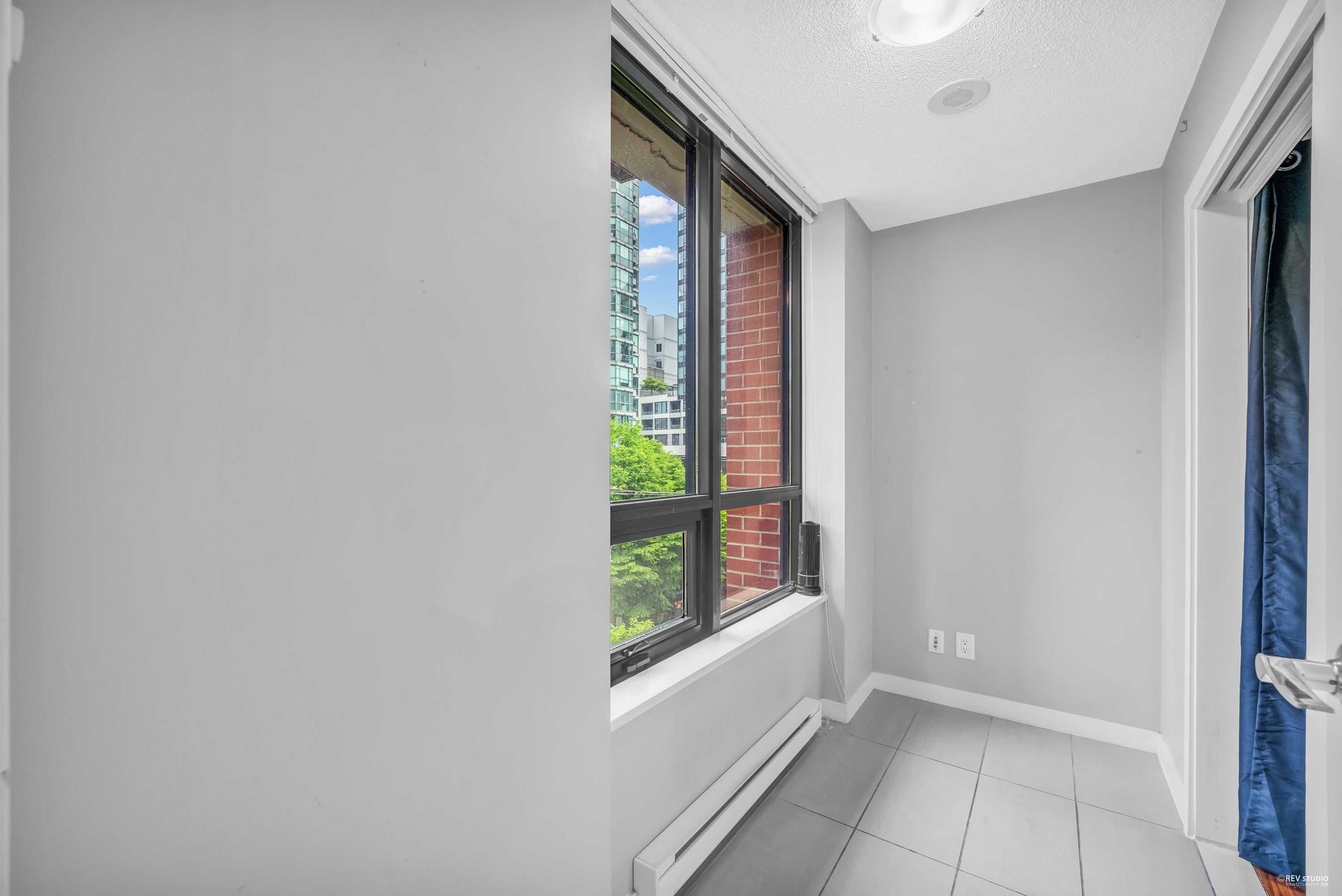 909 MAINLAND, Vancouver, British Columbia V6B 1S3, 1 Bedroom Bedrooms, ,1 BathroomBathrooms,Residential Attached,For Sale,MAINLAND,R2876214