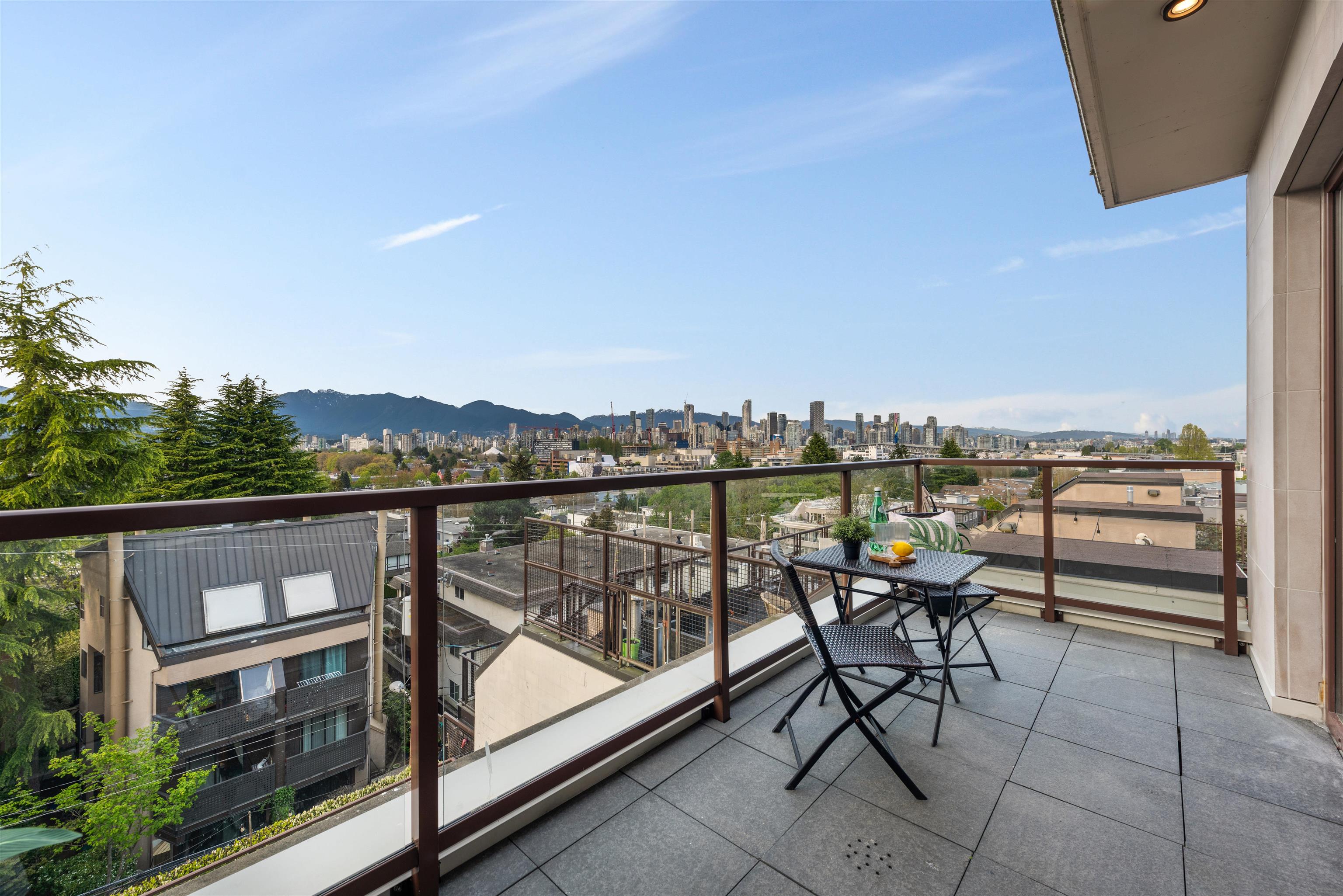 2035 4TH, Vancouver, British Columbia V6J 1N3, 2 Bedrooms Bedrooms, ,2 BathroomsBathrooms,Residential Attached,For Sale,4TH,R2876378