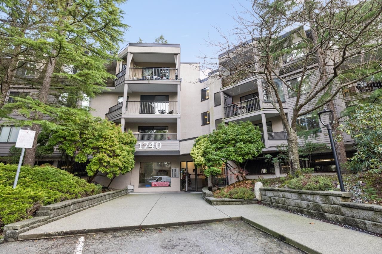 1740 SOUTHMERE, Surrey, British Columbia V4A 6E4, 2 Bedrooms Bedrooms, ,1 BathroomBathrooms,Residential Attached,For Sale,SOUTHMERE,R2876529