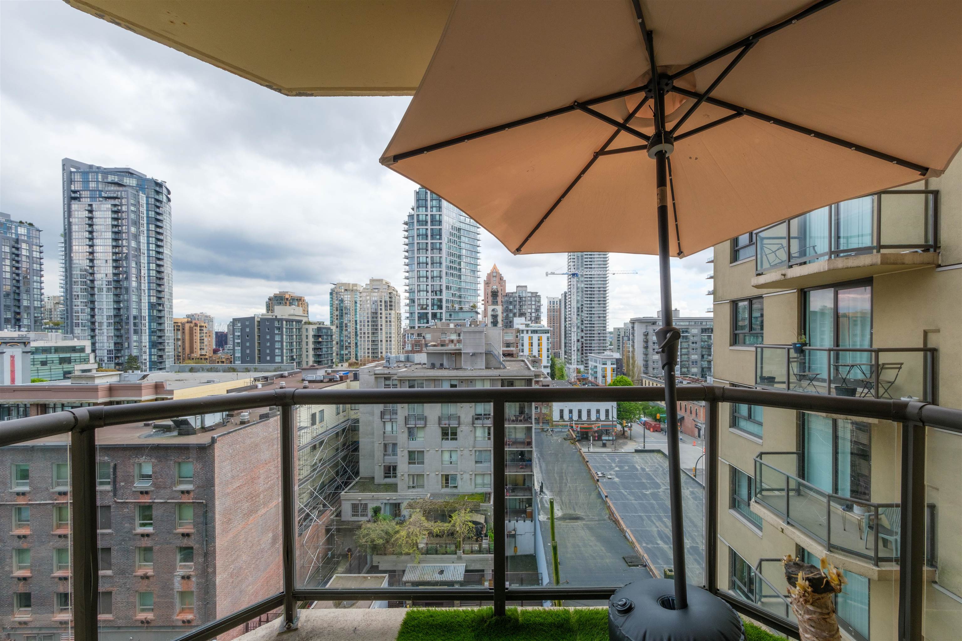 789 DRAKE, Vancouver, British Columbia V6Z 2N7, 1 Bedroom Bedrooms, ,1 BathroomBathrooms,Residential Attached,For Sale,DRAKE,R2876565