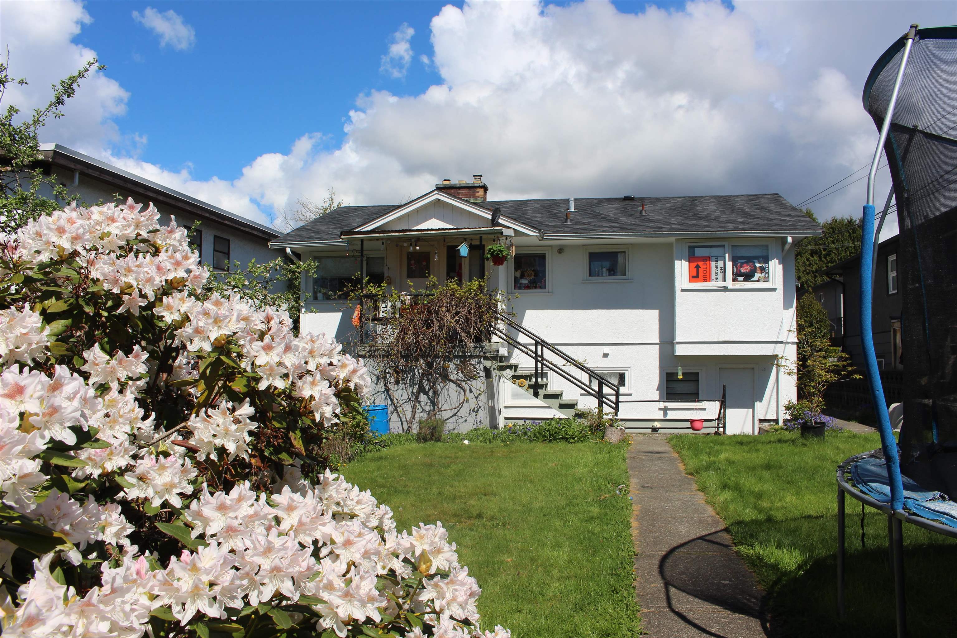 215 20TH, British Columbia V7L 3A6, 3 Bedrooms Bedrooms, ,2 BathroomsBathrooms,Residential Detached,For Sale,20TH,R2877132