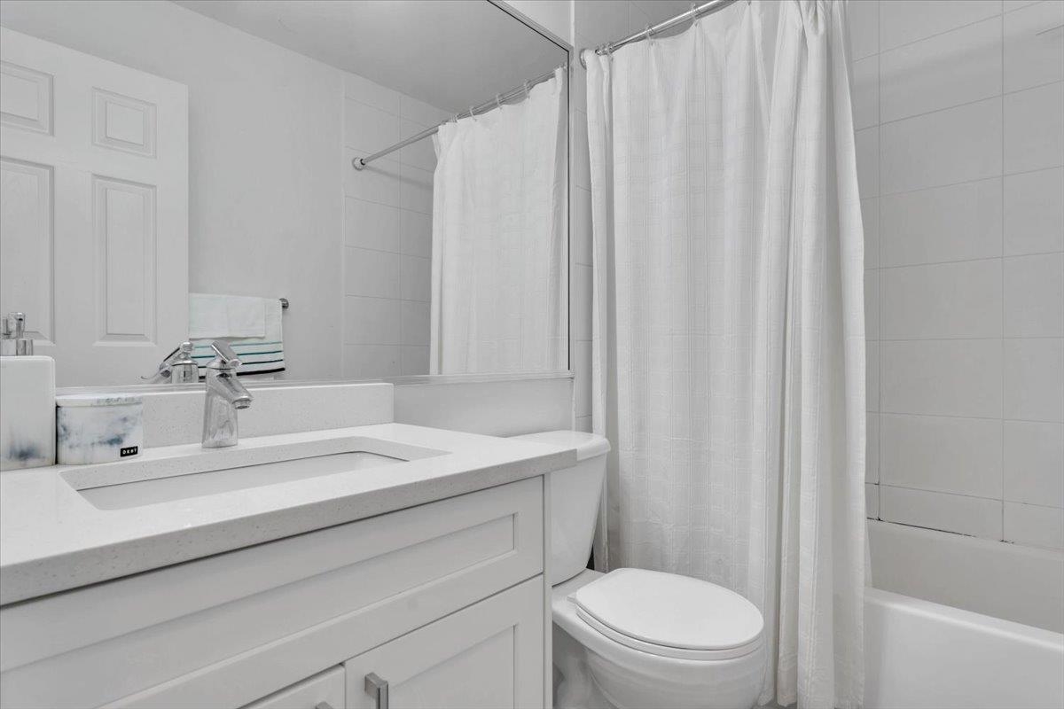 213-13958 108 AVENUE, Surrey, British Columbia, 3 Bedrooms Bedrooms, ,3 BathroomsBathrooms,Residential Attached,For Sale,R2877191