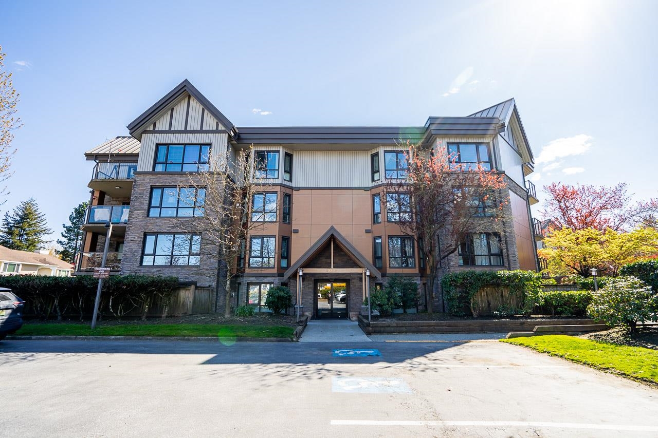 204-9970 148 STREET, Surrey, British Columbia, 2 Bedrooms Bedrooms, ,2 BathroomsBathrooms,Residential Attached,For Sale,R2877301