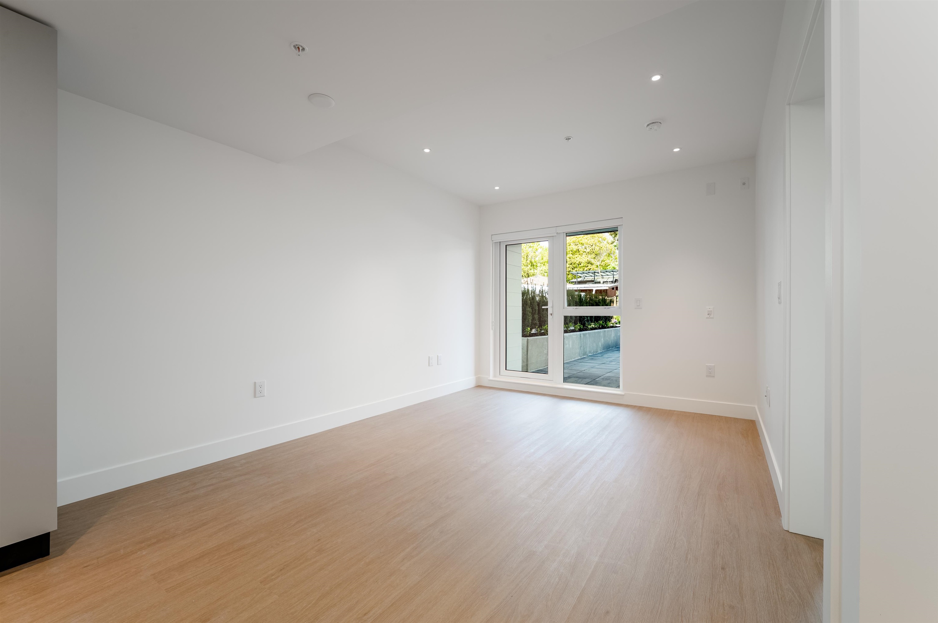 Listing image of 107 2235 E BROADWAY