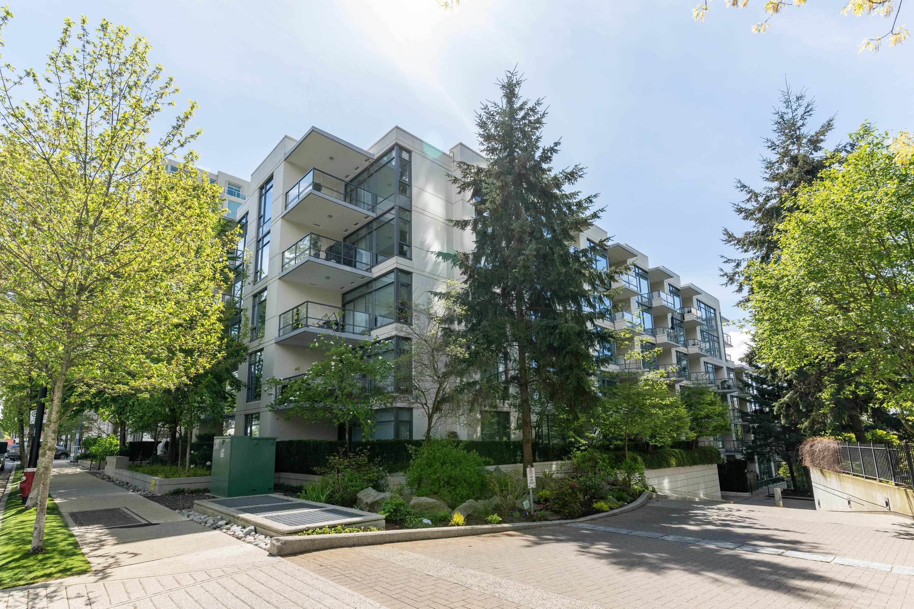 135 2ND, North Vancouver, British Columbia V7M 0C5, 1 Bedroom Bedrooms, ,1 BathroomBathrooms,Residential Attached,For Sale,2ND,R2878721