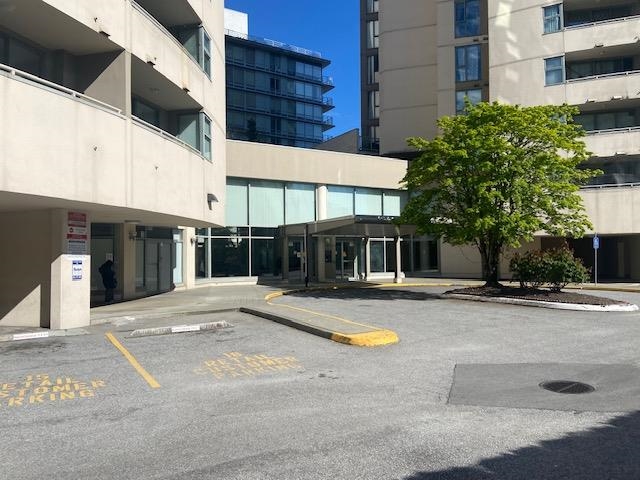 703-8246 LANSDOWNE ROAD, Richmond, British Columbia, 2 Bedrooms Bedrooms, ,1 BathroomBathrooms,Residential Attached,For Sale,R2878838