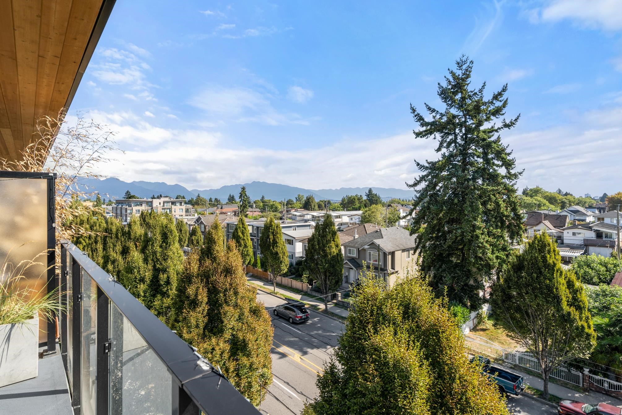5085 MAIN, Vancouver, British Columbia V5W 2R2, 3 Bedrooms Bedrooms, ,2 BathroomsBathrooms,Residential Attached,For Sale,MAIN,R2878977