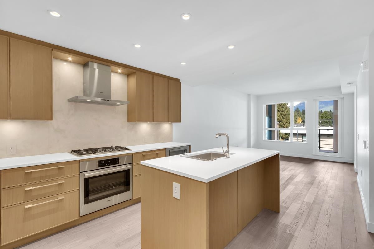 Listing image of 402 3220 CONNAUGHT CRESCENT