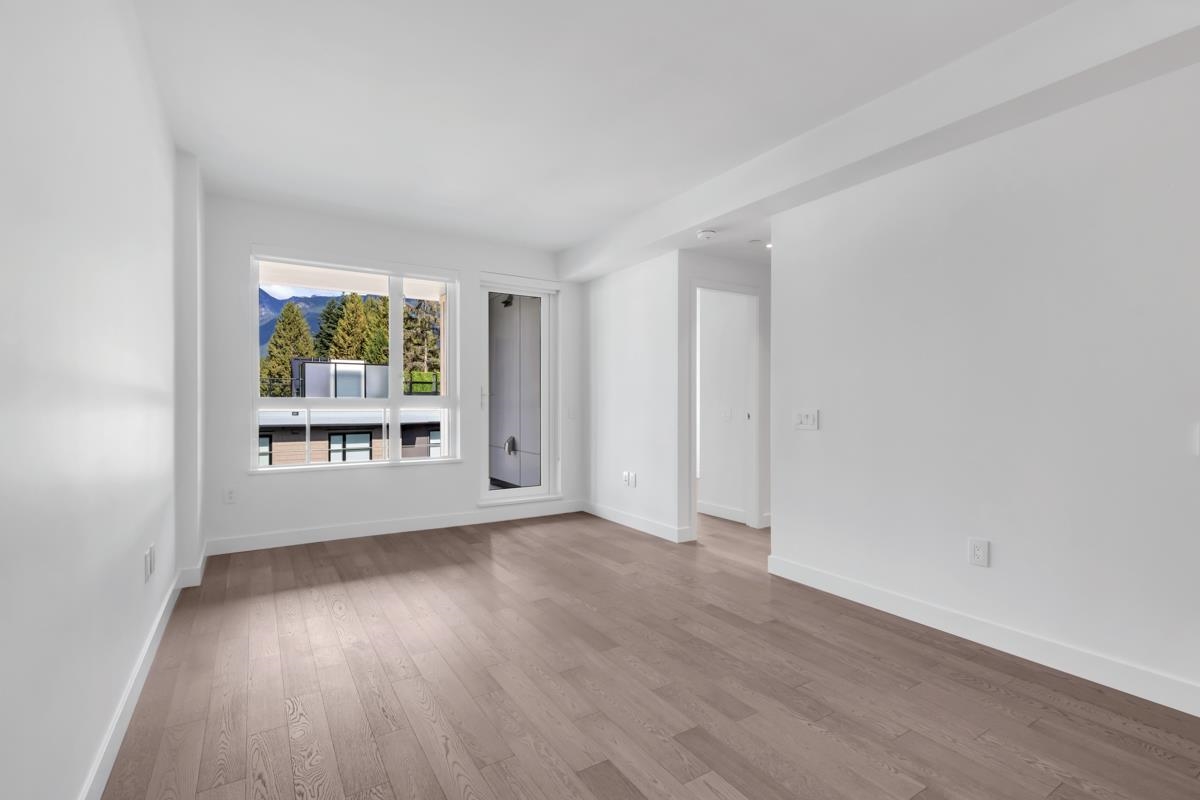 Listing image of 402 3220 CONNAUGHT CRESCENT