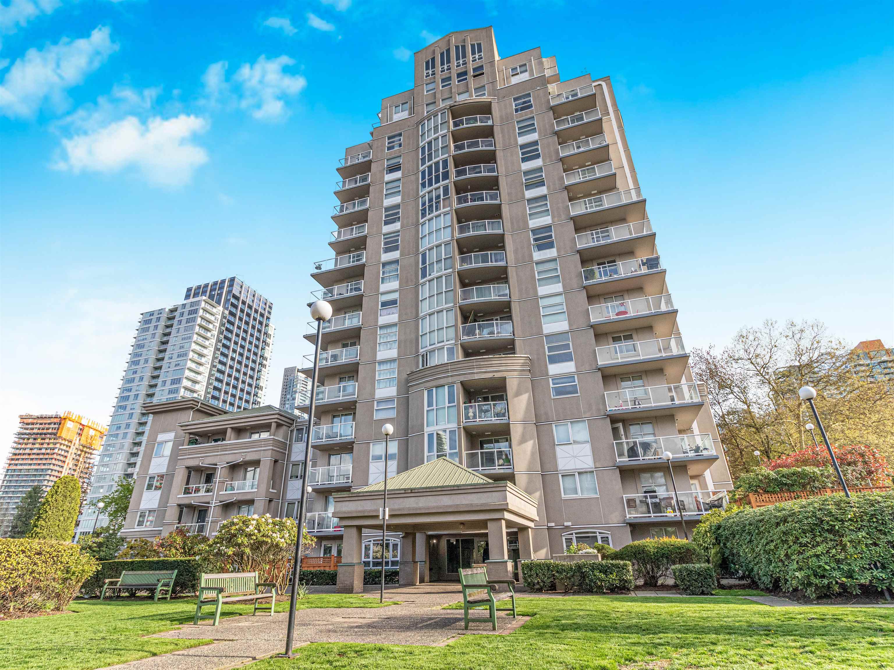 705-10523 UNIVERSITY DRIVE, Surrey, British Columbia, 2 Bedrooms Bedrooms, ,1 BathroomBathrooms,Residential Attached,For Sale,R2879130