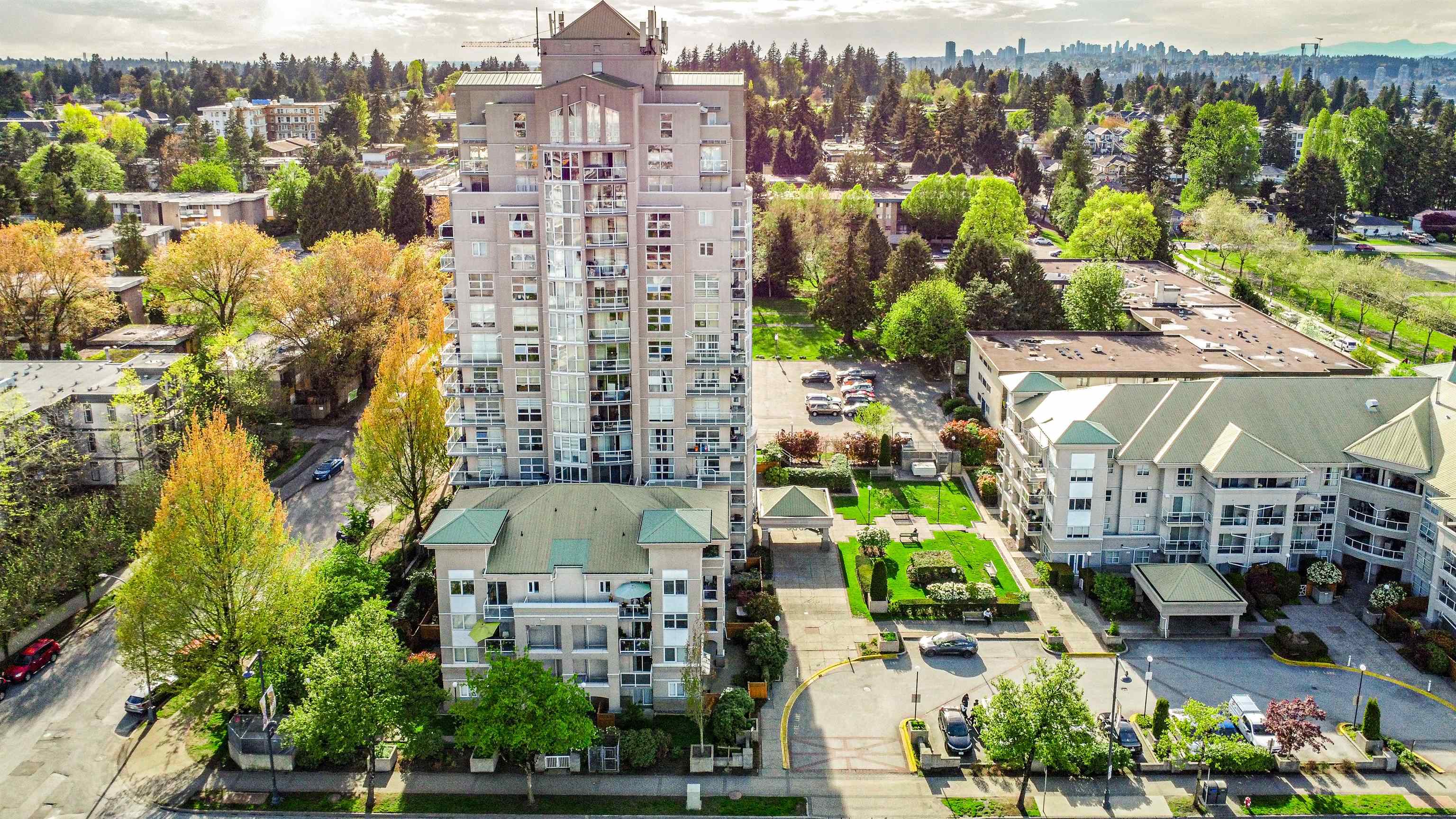 705-10523 UNIVERSITY DRIVE, Surrey, British Columbia, 2 Bedrooms Bedrooms, ,1 BathroomBathrooms,Residential Attached,For Sale,R2879130