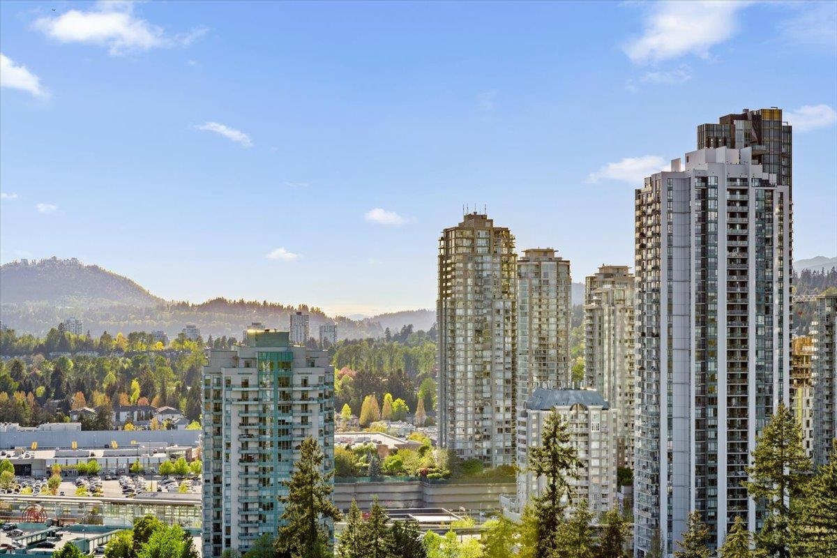 2606-3093 WINDSOR GATE, Coquitlam, British Columbia, 2 Bedrooms Bedrooms, ,2 BathroomsBathrooms,Residential Attached,For Sale,R2879272