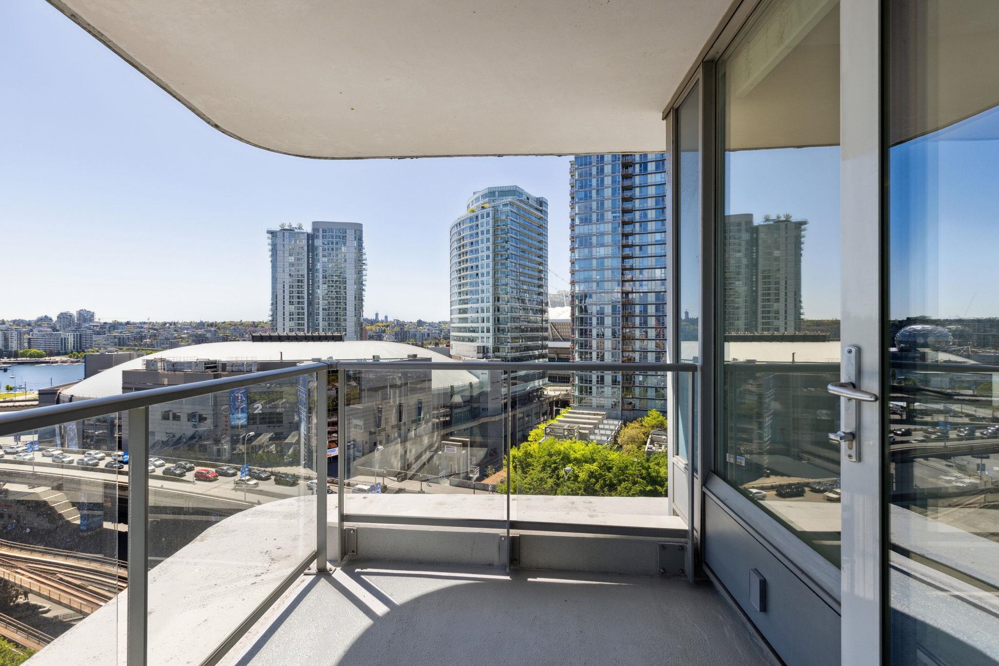 1807-188 KEEFER PLACE, Vancouver, British Columbia, 2 Bedrooms Bedrooms, ,2 BathroomsBathrooms,Residential Attached,For Sale,R2879488