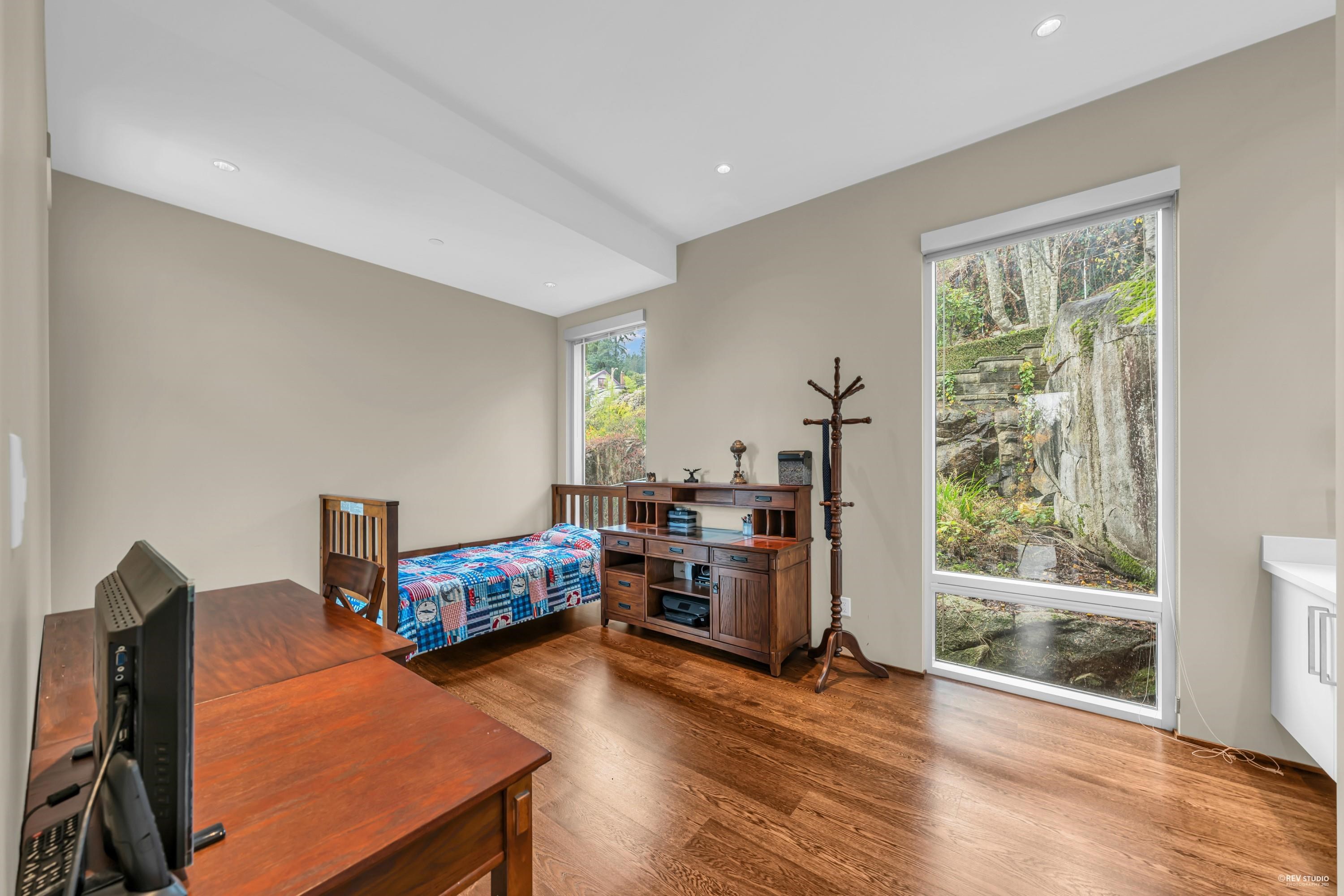 420 N Oxley Street, West Vancouver, West Bay, V7V 2L6 26