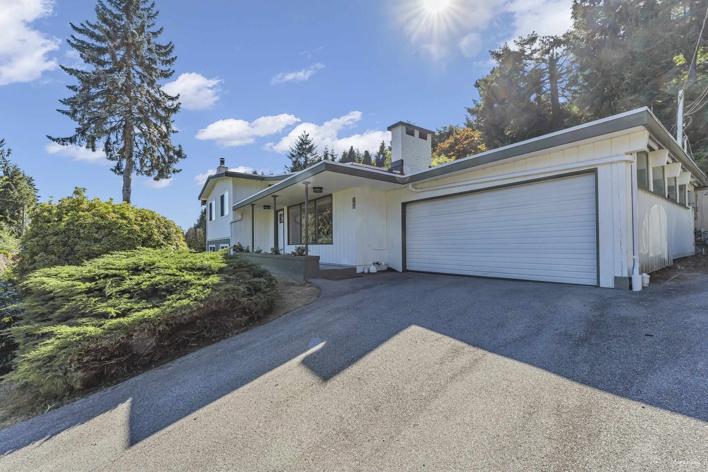 569 ST. GILES ROAD, West Vancouver, British Columbia, 4 Bedrooms Bedrooms, ,2 BathroomsBathrooms,Residential Detached,For Sale,R2879766